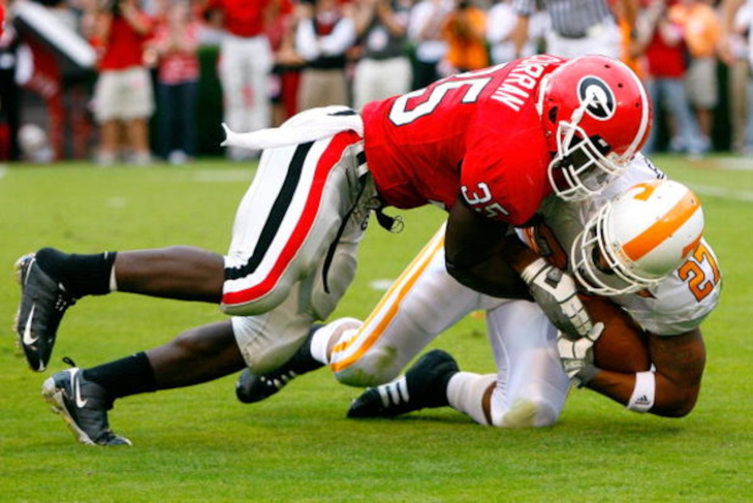 ATHENS, GA - OCTOBER 11:  Rennie Curran #35 of the Georgia Bulldogs tackles Arian Foster #27 of the Tennessee Volunteers for a loss on third down during the game at Sanford Stadium on October 11, 2008 in Athens, Georgia.  (Photo by Kevin C. Cox/Getty Imag