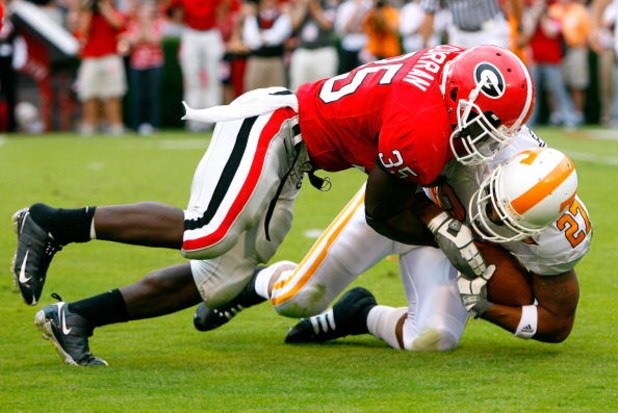 ATHENS, GA - OCTOBER 11:  Rennie Curran #35 of the Georgia Bulldogs tackles Arian Foster #27 of the Tennessee Volunteers for a loss on third down during the game at Sanford Stadium on October 11, 2008 in Athens, Georgia.  (Photo by Kevin C. Cox/Getty Imag