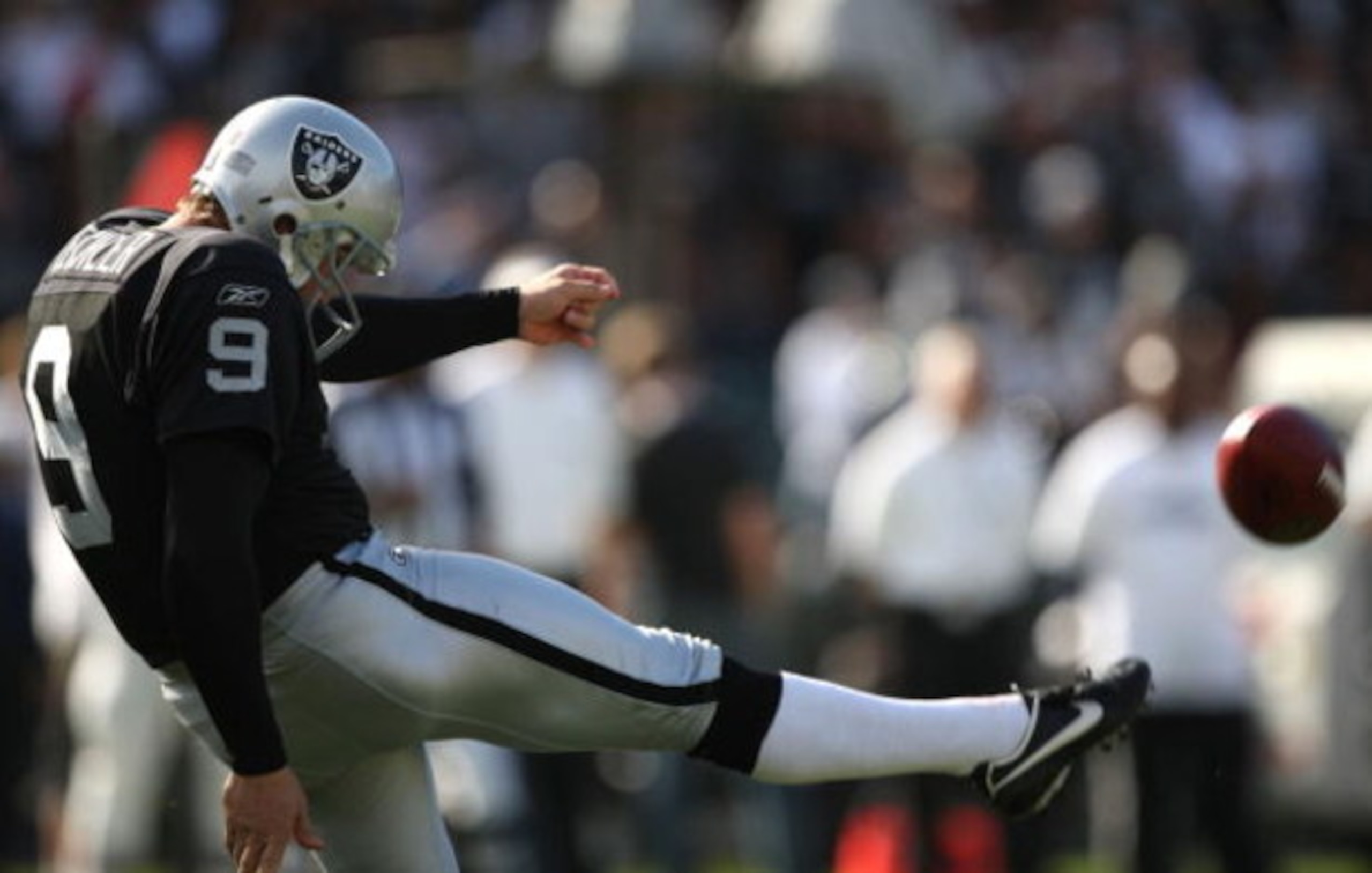 OAKLAND, CA - NOVEMBER 02: Shane Lechler #9 of the Oakland Raiders punts against the Atlanta Falcons during an NFL game on November 2, 2008 at the Oakland-Alameda County Coliseum in Oakland, California.  (Photo by Jed Jacobsohn/Getty Images)