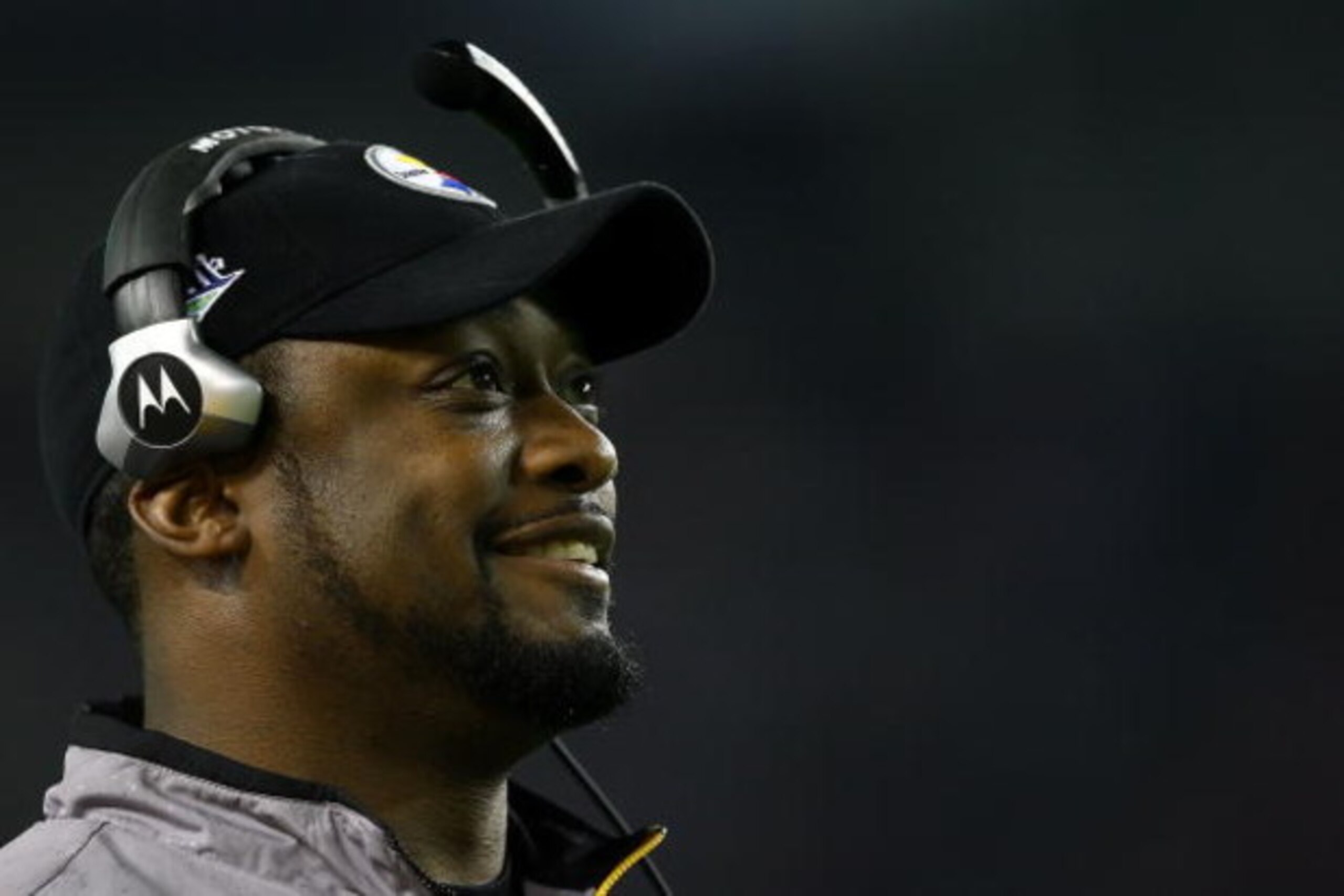 TAMPA, FL - FEBRUARY 01:  Head coach Mike Tomlin of the Pittsburgh Steelers looks on against the Arizona Cardinals during Super Bowl XLIII on February 1, 2009 at Raymond James Stadium in Tampa, Florida.  (Photo by Jamie Squire/Getty Images)