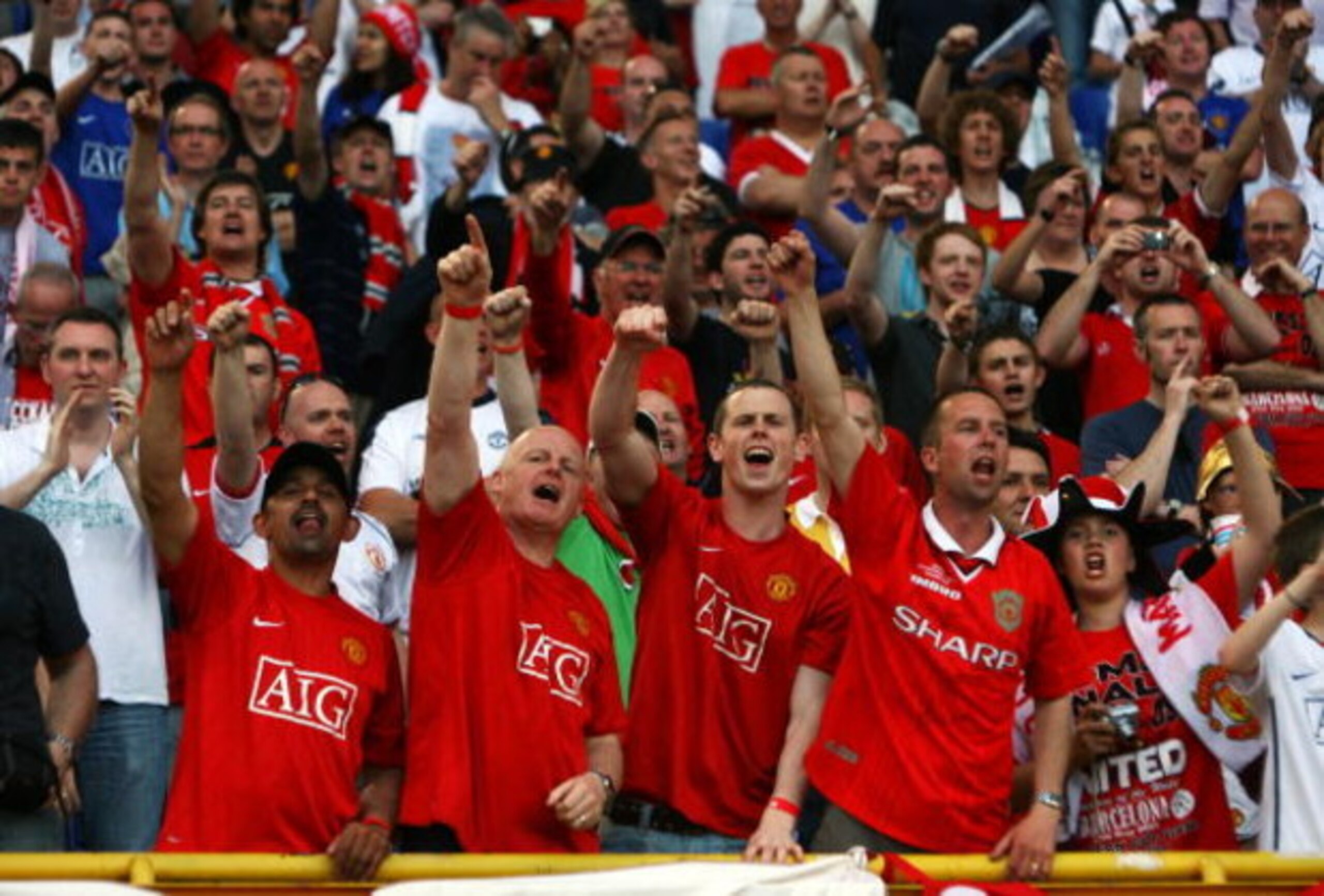 ROME - MAY 27:  Football fans attend the UEFA Champions League Final match between Barcelona and Manchester United at the Stadio Olimpico on May 27, 2009 in Rome, Italy.  (Photo by Alex Livesey/Getty Images)