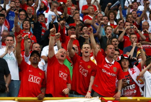 ROME - MAY 27:  Football fans attend the UEFA Champions League Final match between Barcelona and Manchester United at the Stadio Olimpico on May 27, 2009 in Rome, Italy.  (Photo by Alex Livesey/Getty Images)