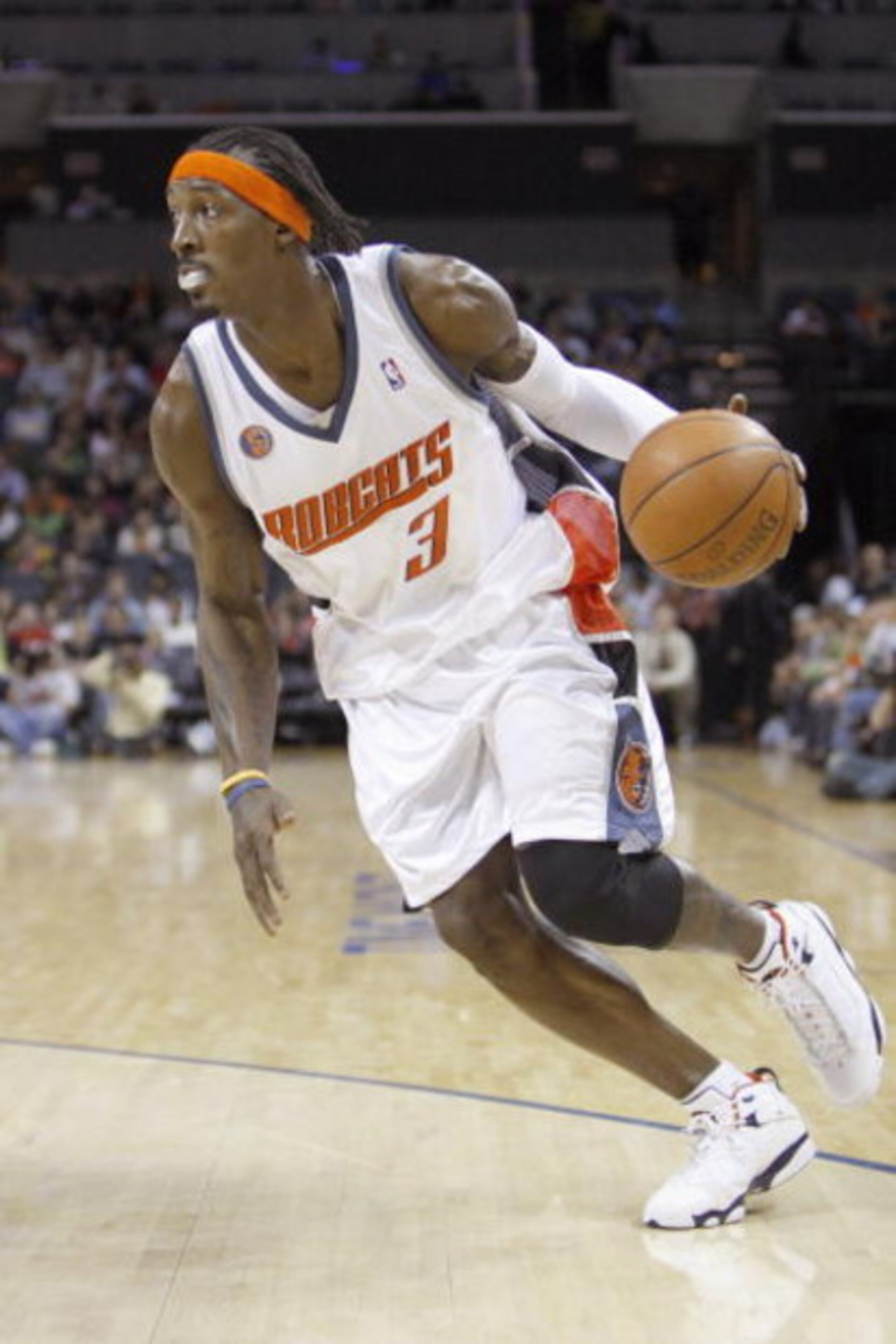 CHARLOTTE, NC - MARCH 13:  Gerald Wallace #3 of the Charlotte Bobcats drives the ball against the Houston Rockets during their game at Time Warner Cable Arena on March 13, 2009 in Charlotte, North Carolina. NOTE TO USER: User expressly acknowledges and ag