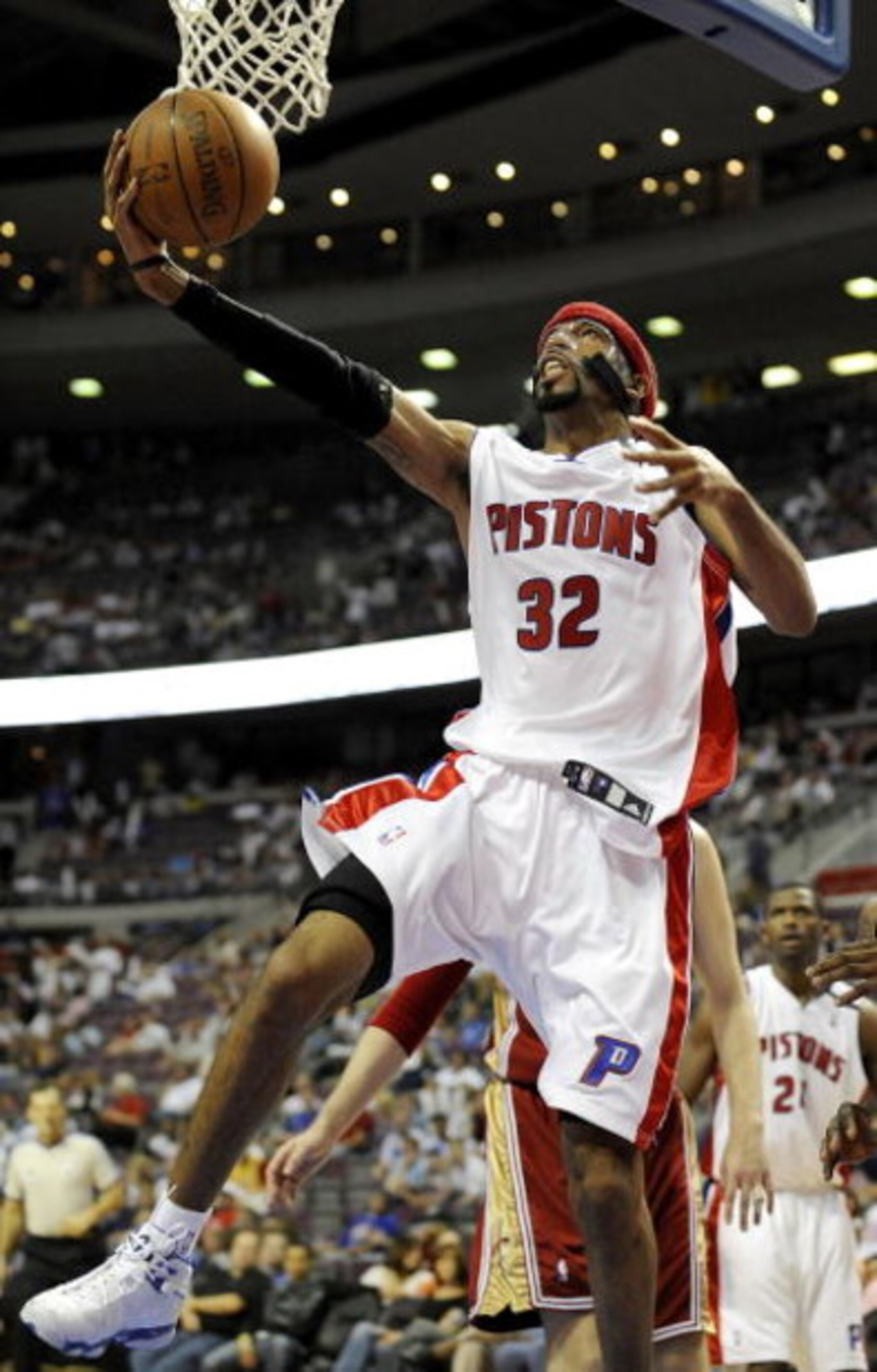 AUBURN HILLS, MI - APRIL 24:  Richard Hamilton #32 of the Detroit Pistons gets to the basket while playing the Cleveland Cavaliers during Game Three of the Eastern Conference Quarterfinals during the 2009 NBA Playoffs at the Palace of Auburn Hills on Apri