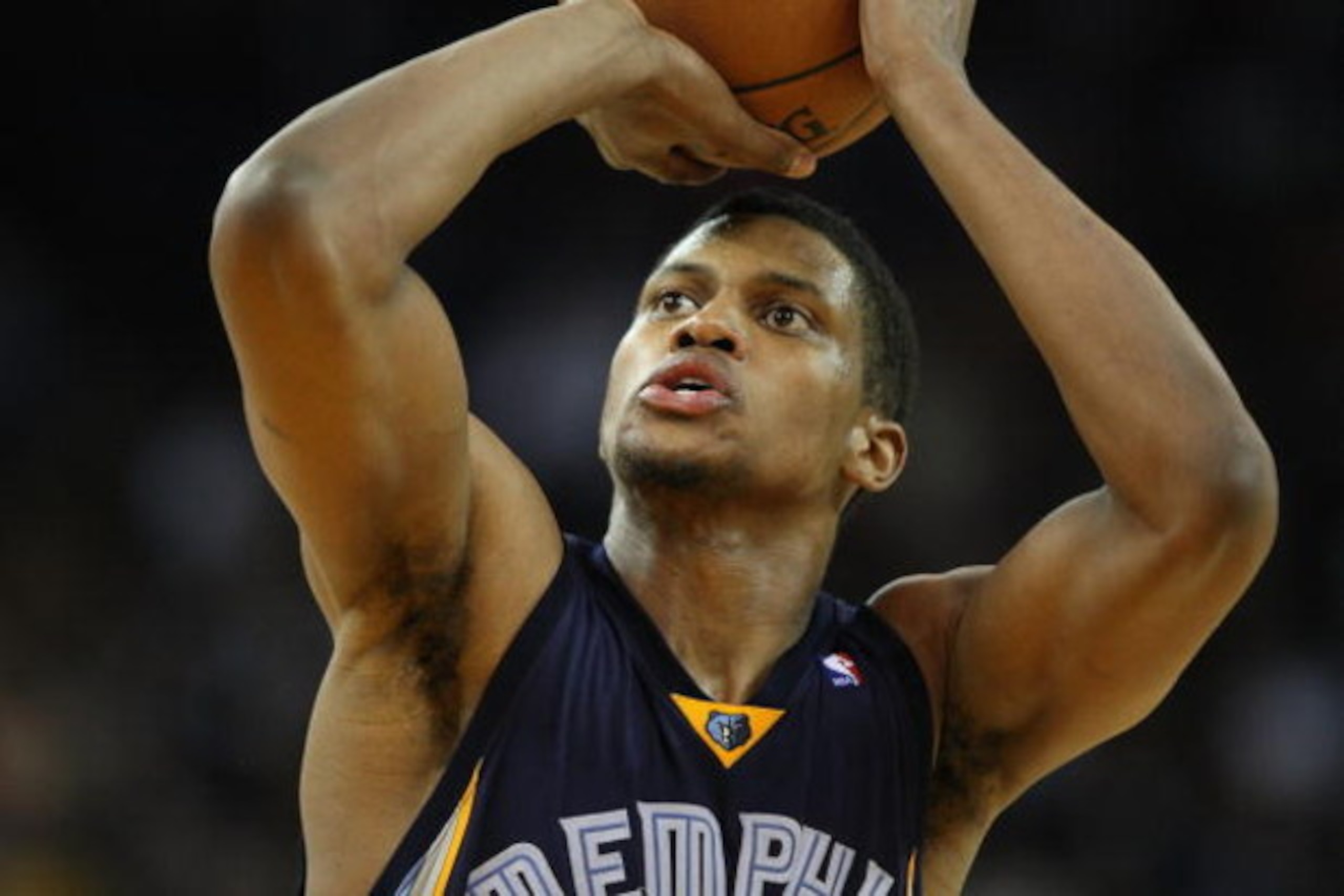 OAKLAND, CA - MARCH 30:  Rudy Gay #22 of the Memphis Grizzlies shoots against f the Golden State Warriors during an NBA game on March 30, 2009 at Oracle Arena in Oakland, California. NOTE TO USER: User expressly acknowledges and agrees that, by downloadin