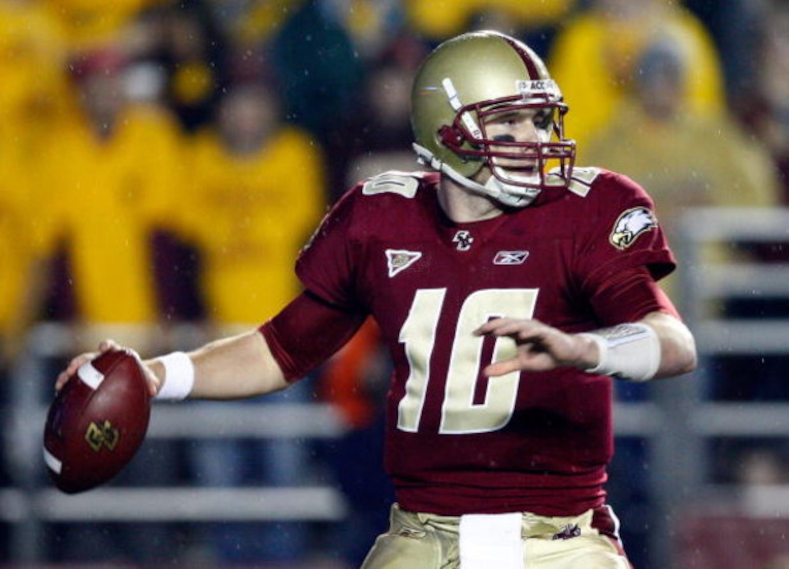 CHESTNUT HILL, MA - NOVEMBER 8: Chris Crane #10 of the Boston College Eagles runs against the Notre Dame Fighting Irish on November 8, 2008 at Alumni Stadium in Chestnut Hill, Massachusetts.(Photo by Jim Rogash/Getty Images)