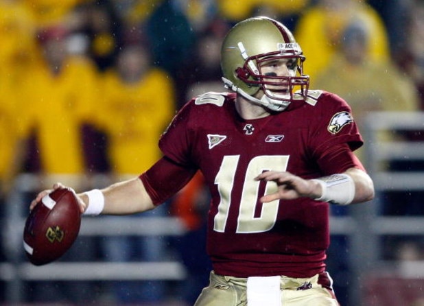 CHESTNUT HILL, MA - NOVEMBER 8: Chris Crane #10 of the Boston College Eagles runs against the Notre Dame Fighting Irish on November 8, 2008 at Alumni Stadium in Chestnut Hill, Massachusetts.(Photo by Jim Rogash/Getty Images)