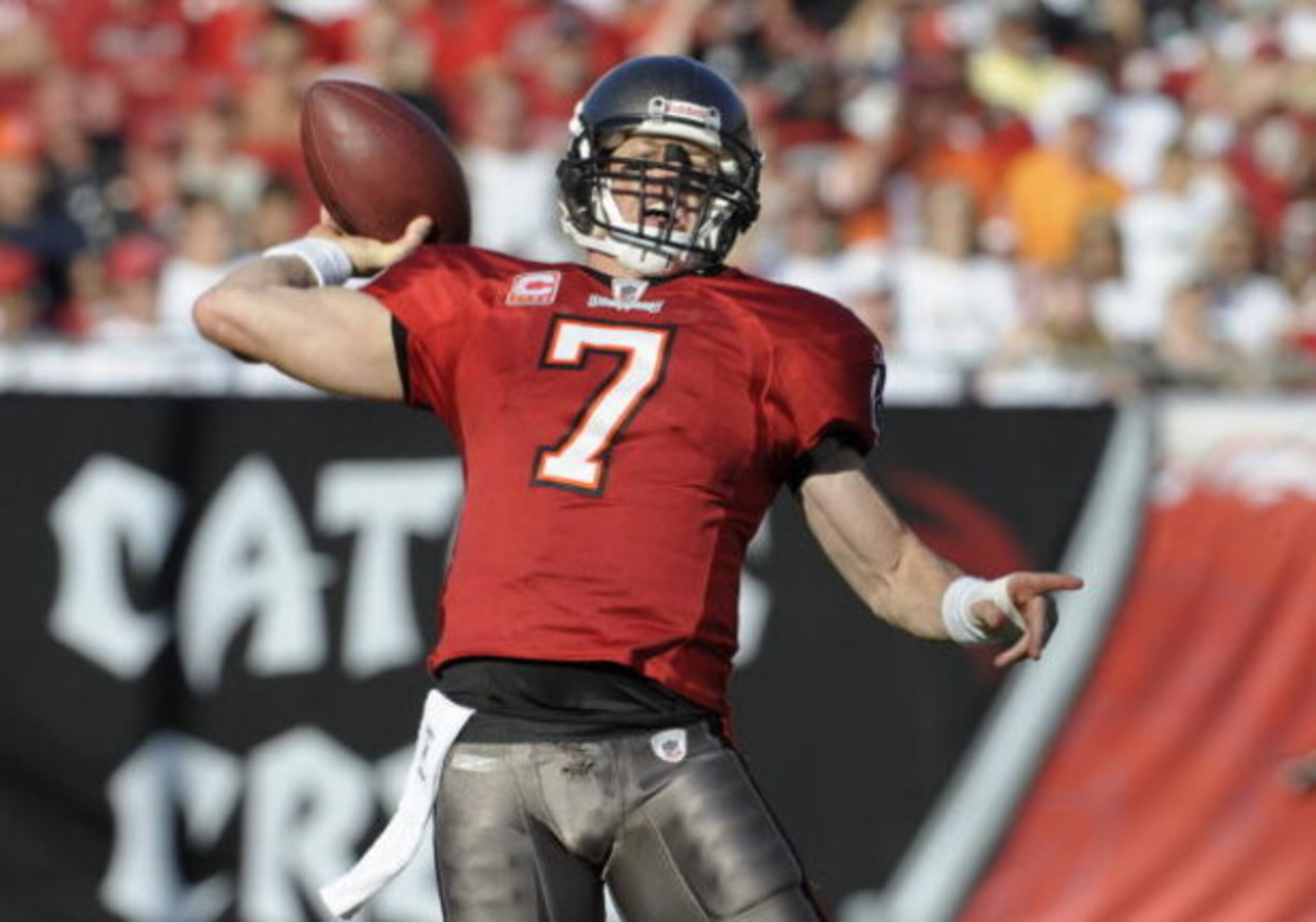 TAMPA, FL - DECEMBER 28: Quarterback Jeff Garcia #7 of the Tampa Bay Buccaneers sets to pass against the Oakland Raiders at Raymond James Stadium on December 28, 2008 in Tampa, Florida.  (Photo by Al Messerschmidt/Getty Images)