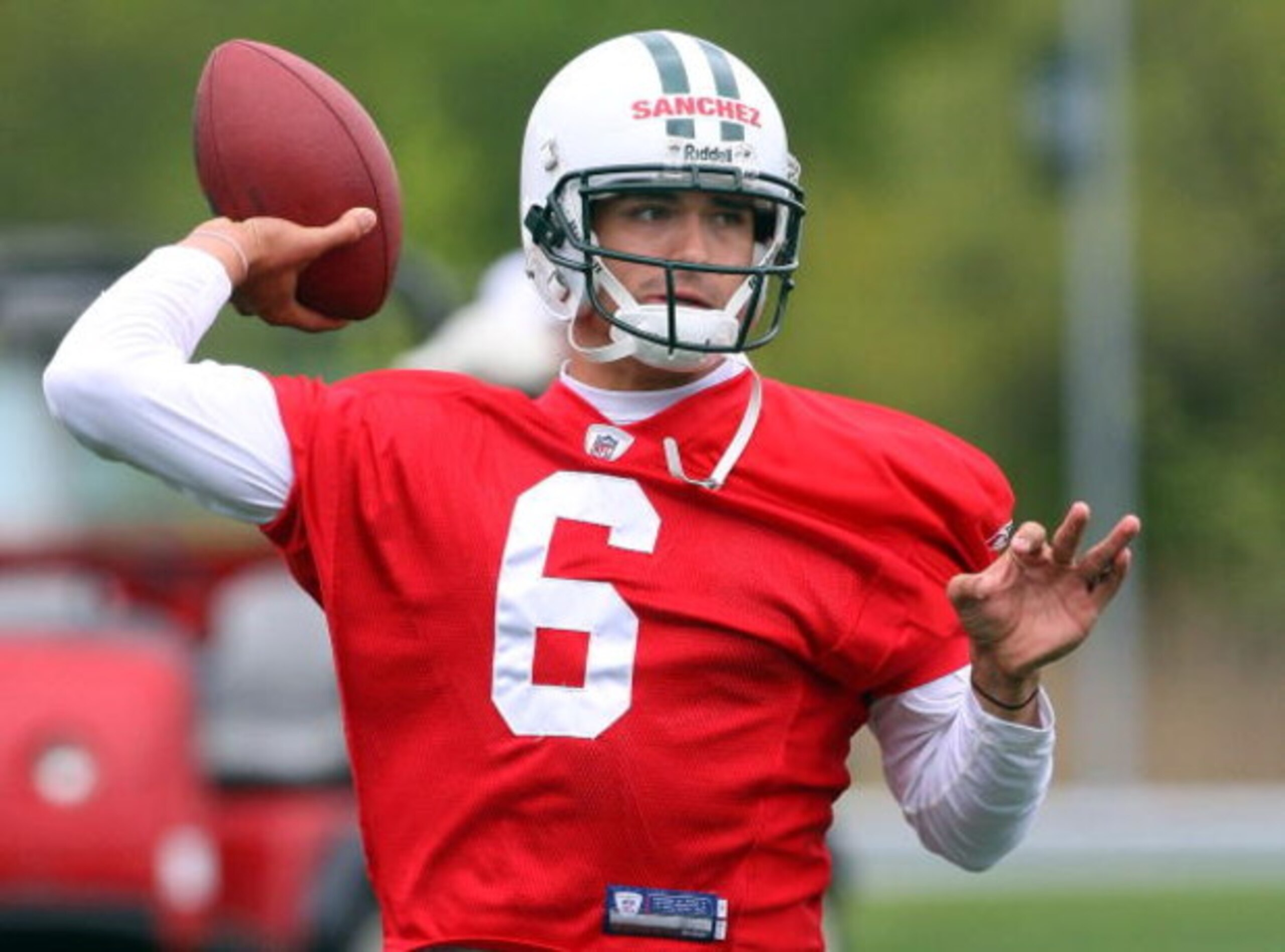 FLORHAM PARK, NJ - MAY 02:  Quarterback Mark Sanchez #6 of the New York Jets throws a pass during minicamp on May 2, 2009 at the Atlantic Health Jets Training Center in Florham Park, New Jersey.  (Photo by Jim McIsaac/Getty Images)