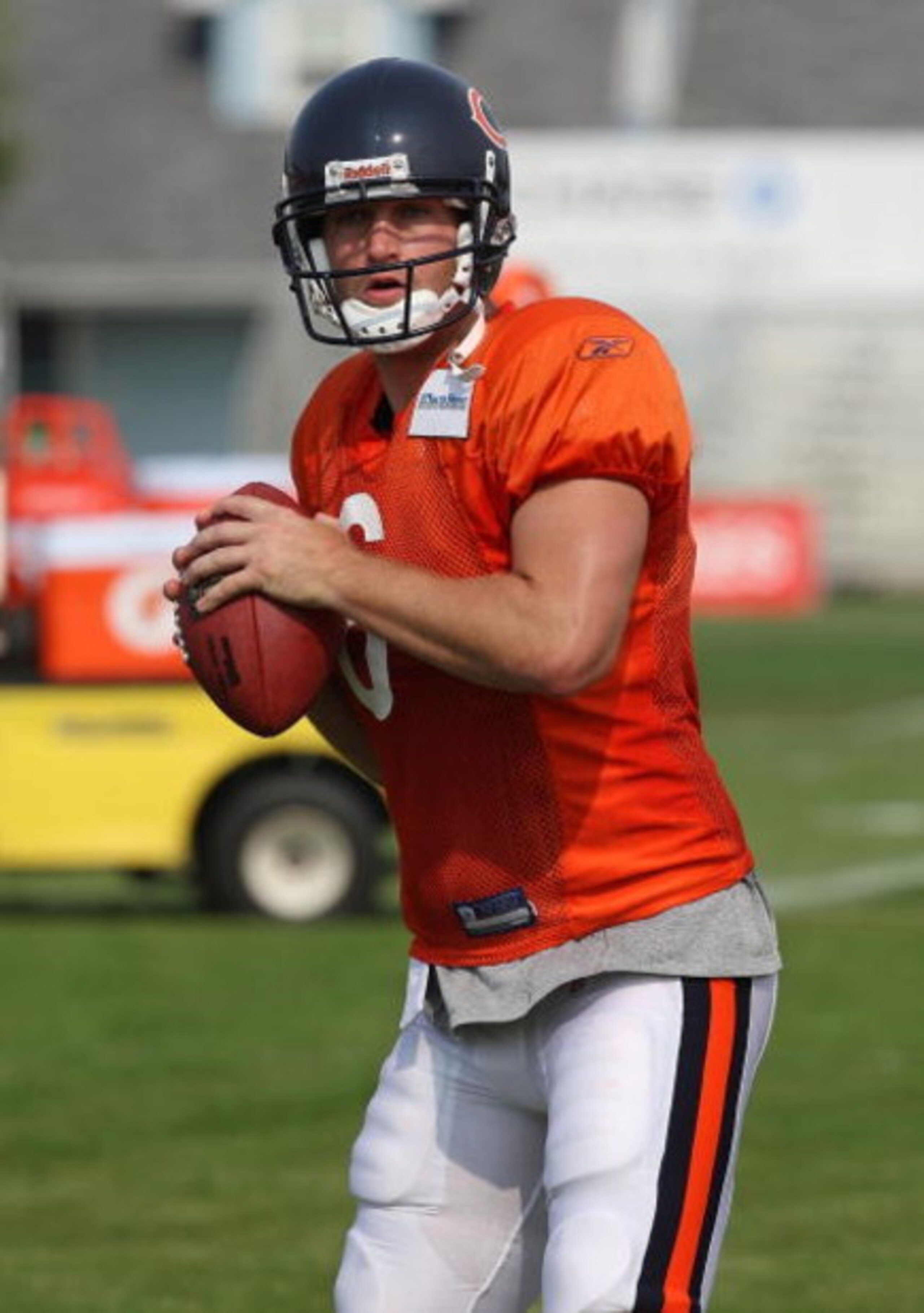 BOURBONNAIS, IL - AUGUST 04: Jay Cutler #6 of the Chicago Bears looks for a receiver during a training camp practice on August 4, 2009 at Olivet Nazarene University in Bourbonnais, Illinois. (Photo by Jonathan Daniel/Getty Images)