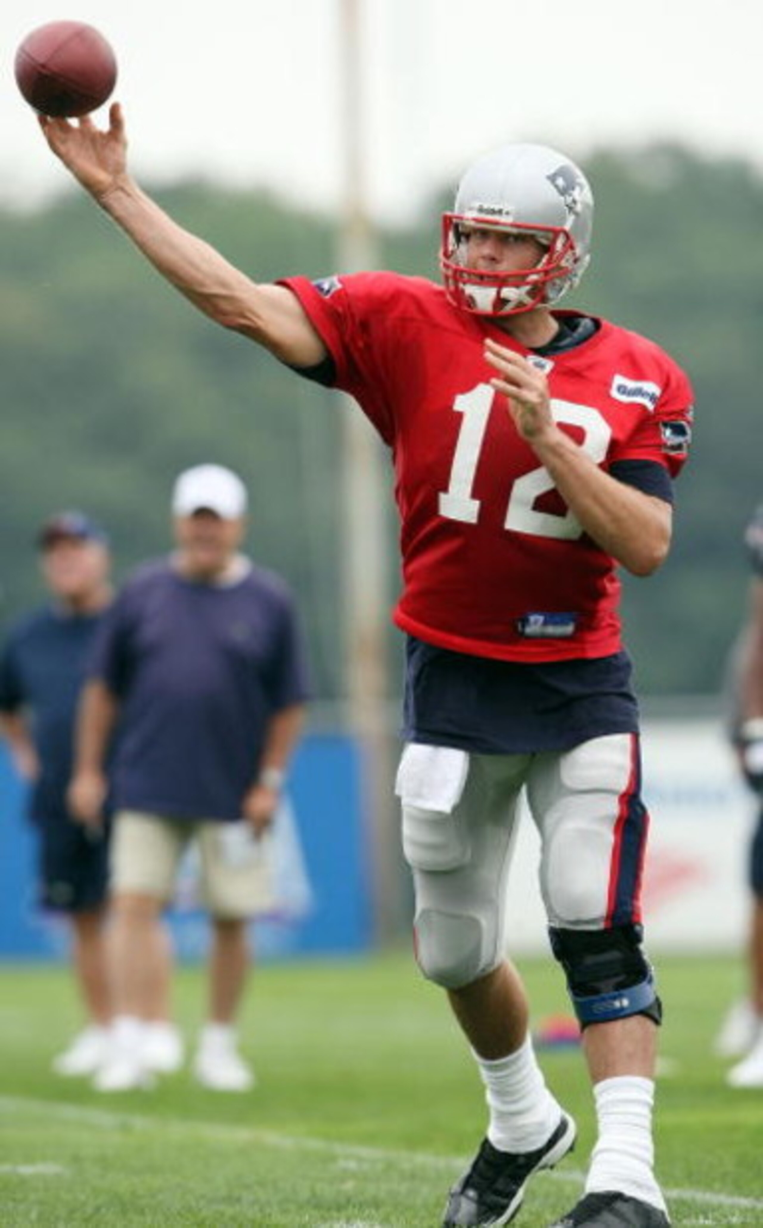 FOXBORO, MA - JULY 31:  Quarterback Tom Brady #12 of the New England Patriots passes the ball during training camp on July 31, 2009 at Gillette Stadium in Foxboro, Massachusetts.  (Photo by Elsa/Getty Images)