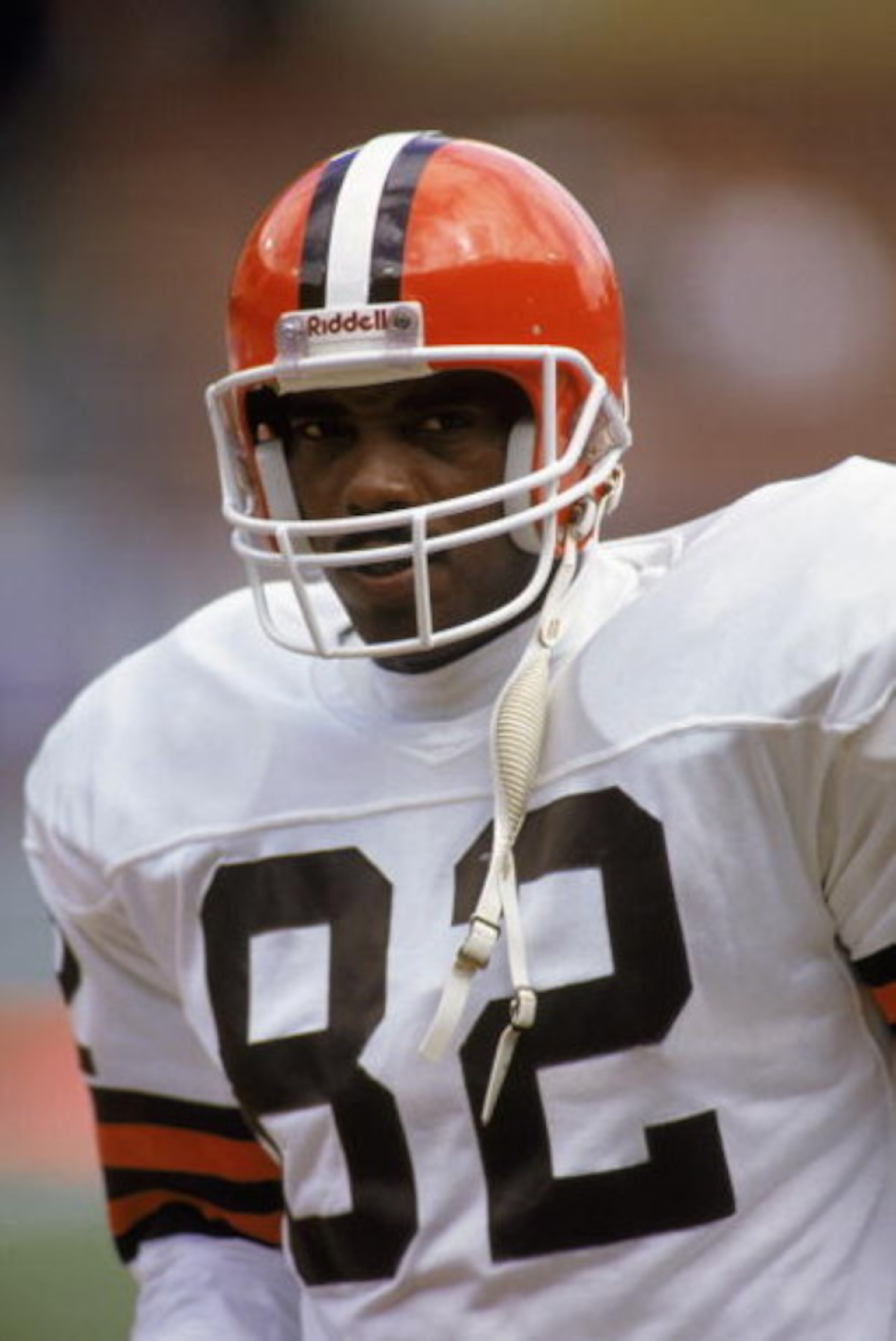 1990: Tight end Ozzie Newsome #82 of the Cleveland Browns stands on the field during a 1990 NFL game against the New York Jets. The Browns defeated the Jets 38-24. (Photo by Rick Stewart/Getty Images) 1990: Tight end Ozzie Newsome #82 of the Cleveland Browns stands on the field during a 1990 NFL game against the New York Jets. The Browns defeated the Jets 38-24. (Photo by Rick Stewart/Getty Images)