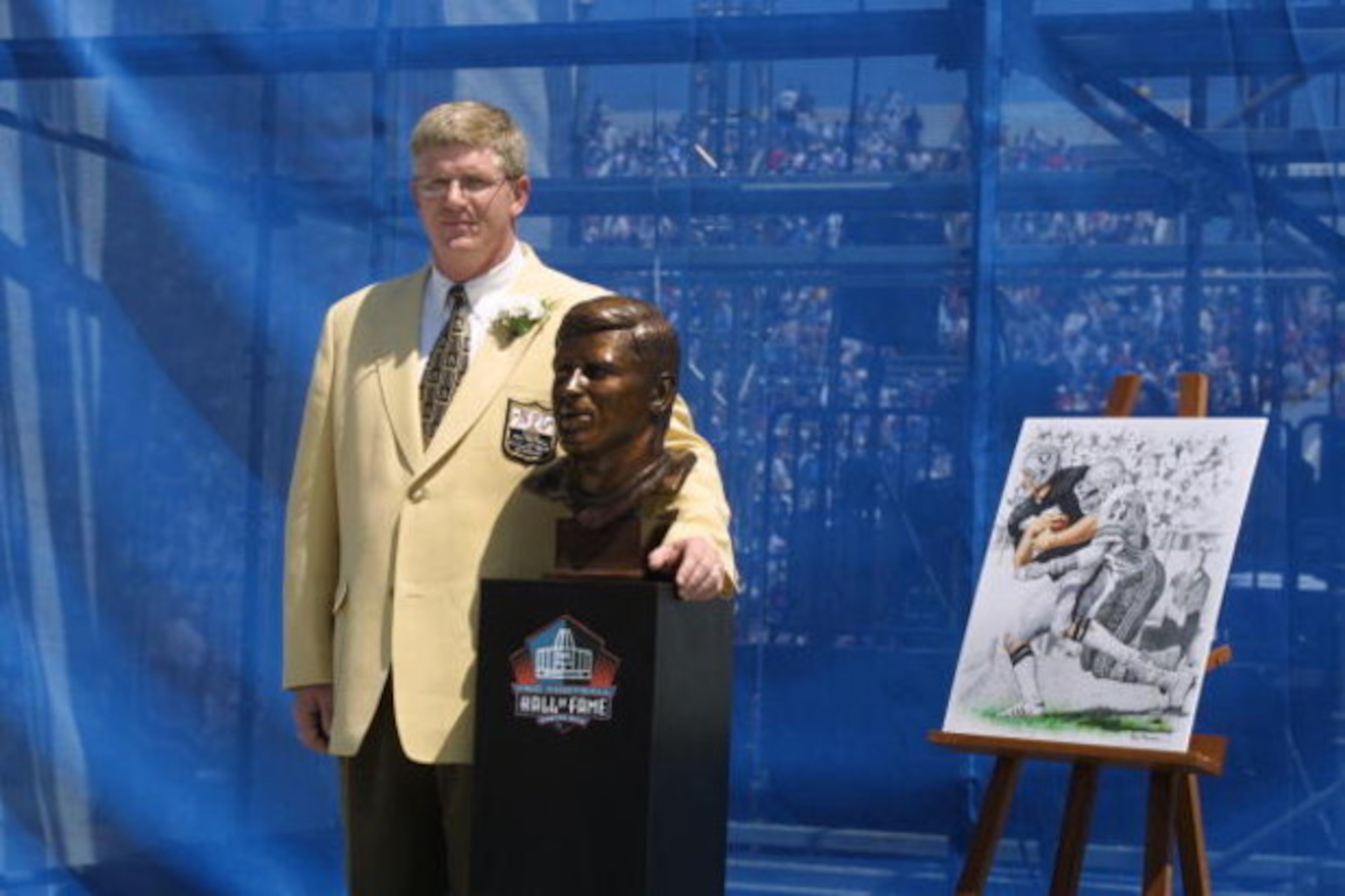 CANTON, OHIO - AUGUST 3: Dave Casper stands next to his bust and artwork after his induction into the National Football League Hall of Fame on August 3, 2002 at Fawcett Stadium in Canton, Ohio. Dave Casper played tight end from 1974 to 1984 for the Oakl CANTON, OHIO - AUGUST 3: Dave Casper stands next to his bust and artwork after his induction into the National Football League Hall of Fame on August 3, 2002 at Fawcett Stadium in Canton, Ohio. Dave Casper played tight end from 1974 to 1984 for the Oakl