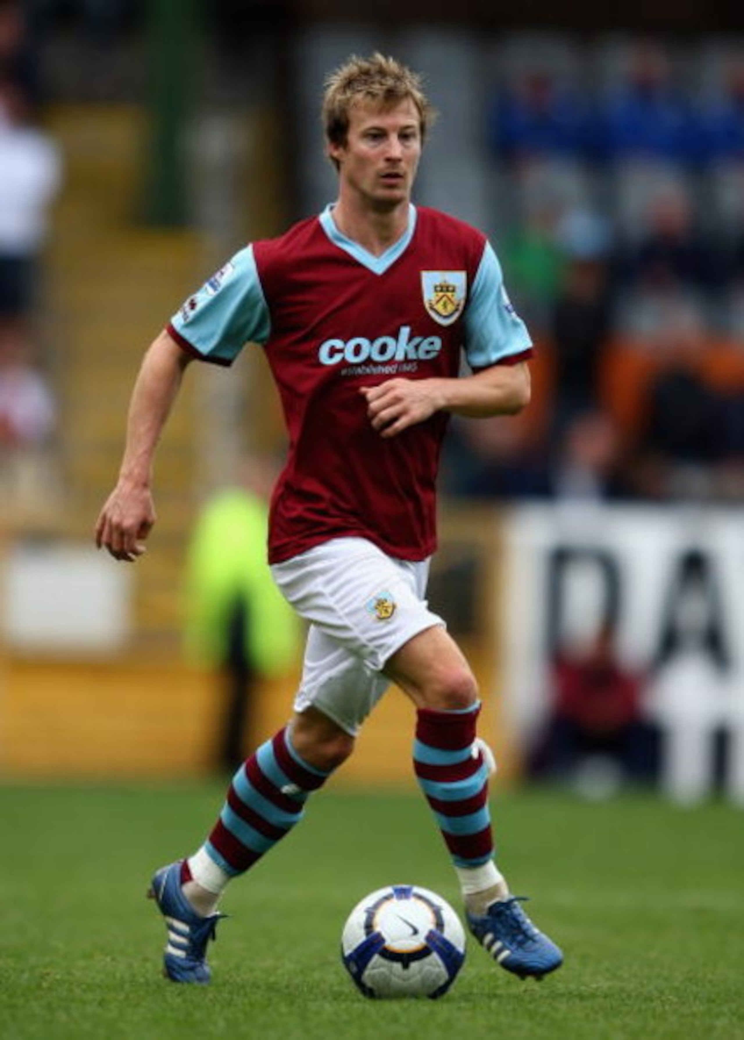BURNLEY, ENGLAND - AUGUST 01:  Wade Elliott of Burnley in action during the Pre Season Friendly match between Burnley and Leeds United at Turf Moor  on August 1, 2009 in Burnley, England.  (Photo by Clive Brunskill/Getty Images)