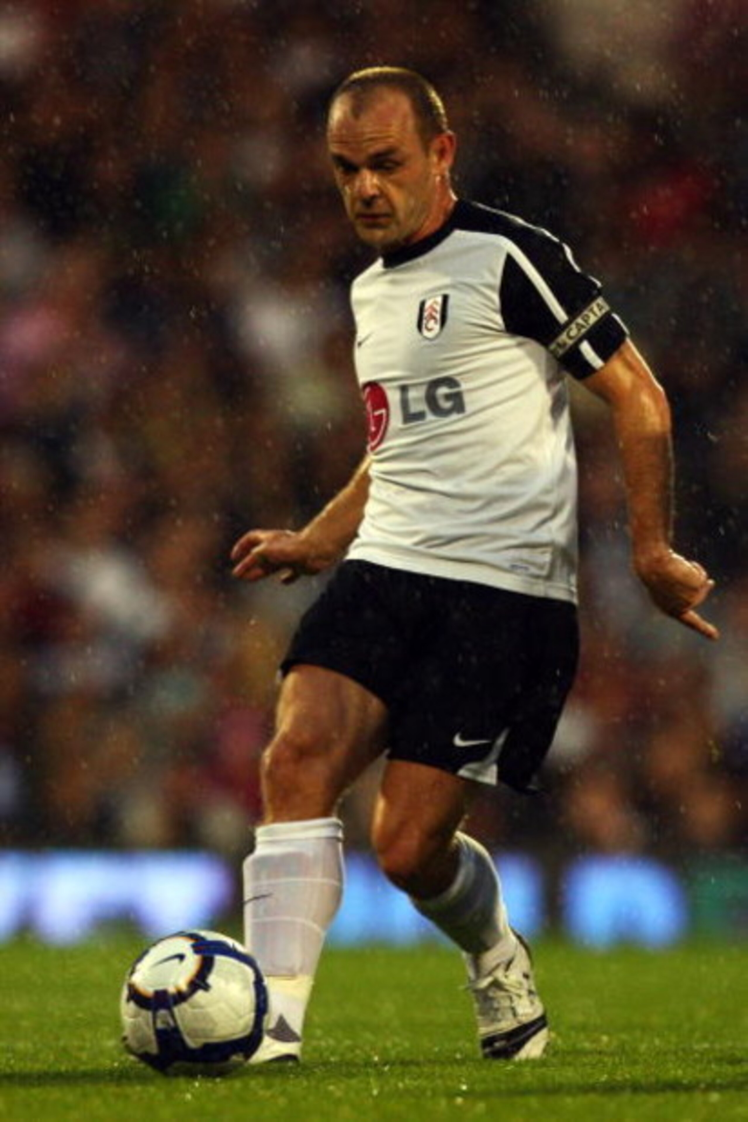 LONDON, ENGLAND - AUGUST 06:  Danny Murphy of Fulham in action during the UEFA Europa League Third Qualifying Round, Second Leg match between Fulham and FK Vetra at Craven Cottage on August 6, 2009 in London, England.  (Photo by Ryan Pierse/Getty Images)