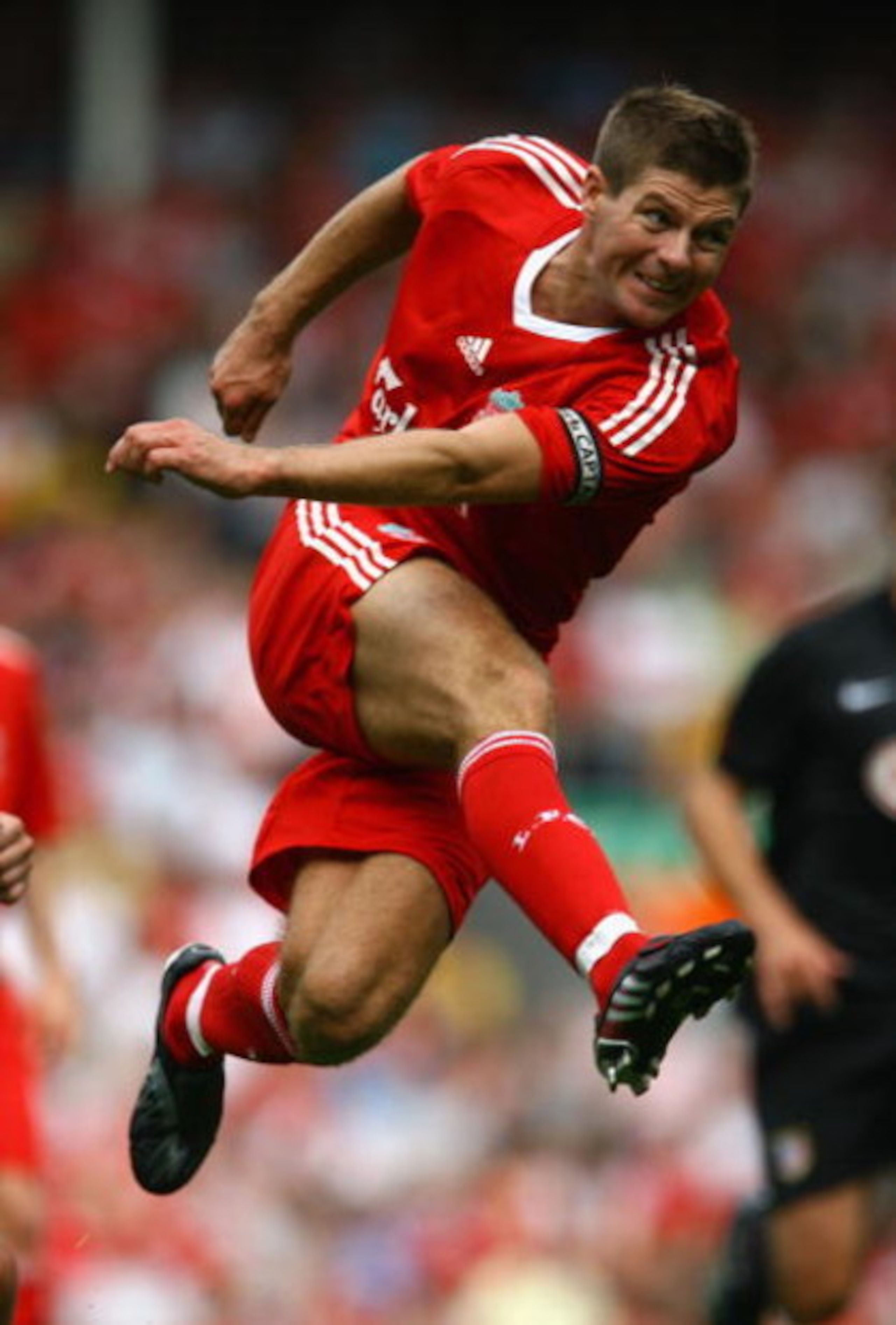 LIVERPOOL, ENGLAND - AUGUST 08:  Steven Gerrard of Liverpool in action during the friendly match between Liverpool and Atletico Madrid at Anfield on August 8, 2009 in Liverpool, England.  (Photo by Alex Livesey/Getty Images)