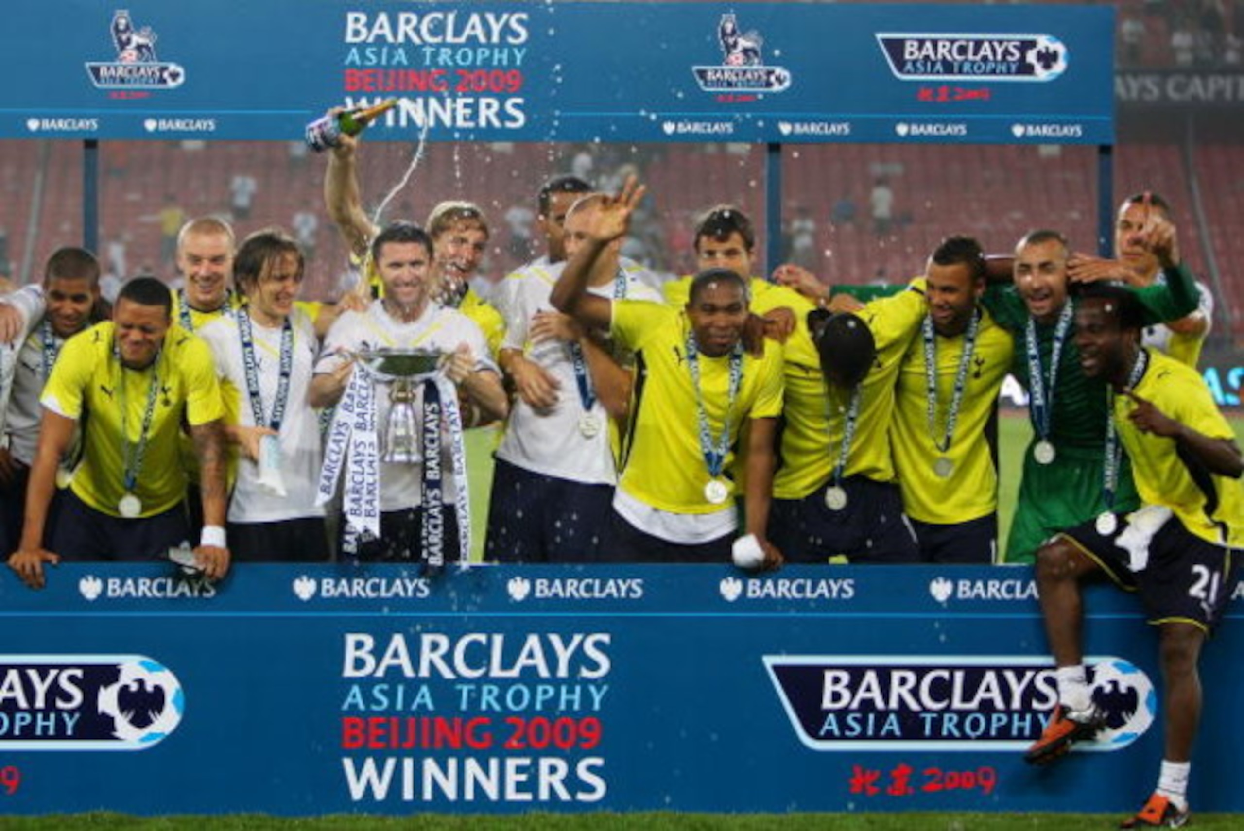 BEIJING - JULY 31:  Players of Tottenham Hotspur celebrate their winning after the Barclays Asia Trophy pre-season friendly match between Tottenham Hotspur and Hull City at Workers Stadium on July 31, 2009 in Beijing, China.  (Photo by Feng Li/Getty Image