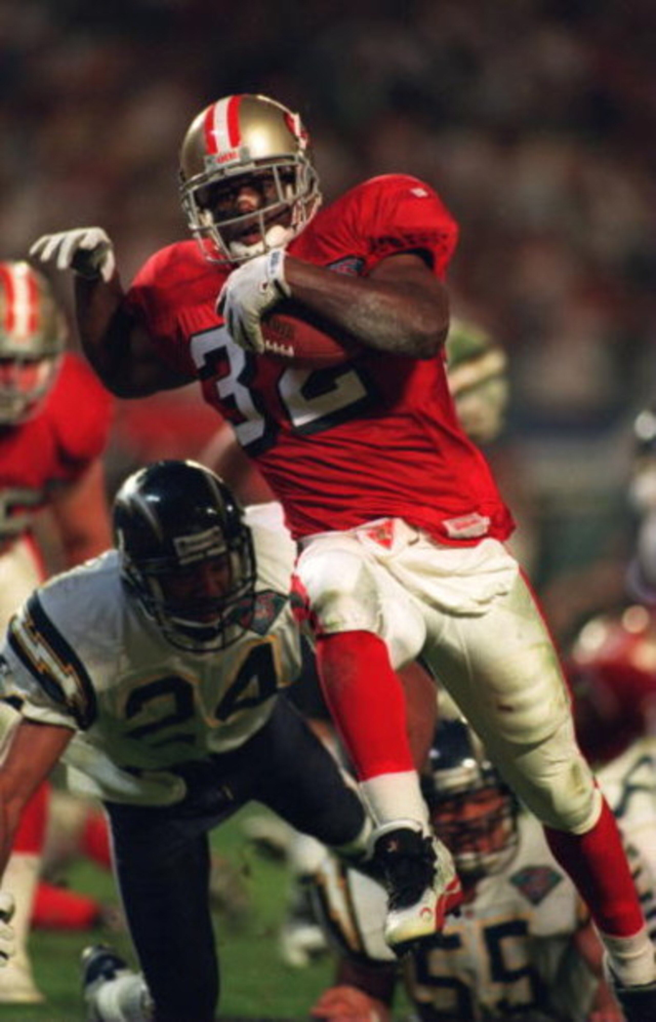 29 Jan 1995: SAN FRANCISCO RUNNING BACK RICKY WATTERS SCORES ON AN 8 YARD PASS FROM QUARTERBACK STEVE YOUNG PAST SAN DIEGO SAFETY STANLEY RICHARD WITH 4:44 LEFT IN THE FIRST HALF DURING THE SECOND QUARTER OF THE SAN FRANCISCO 49ERS VERSUS THE SAN DIEGO CH