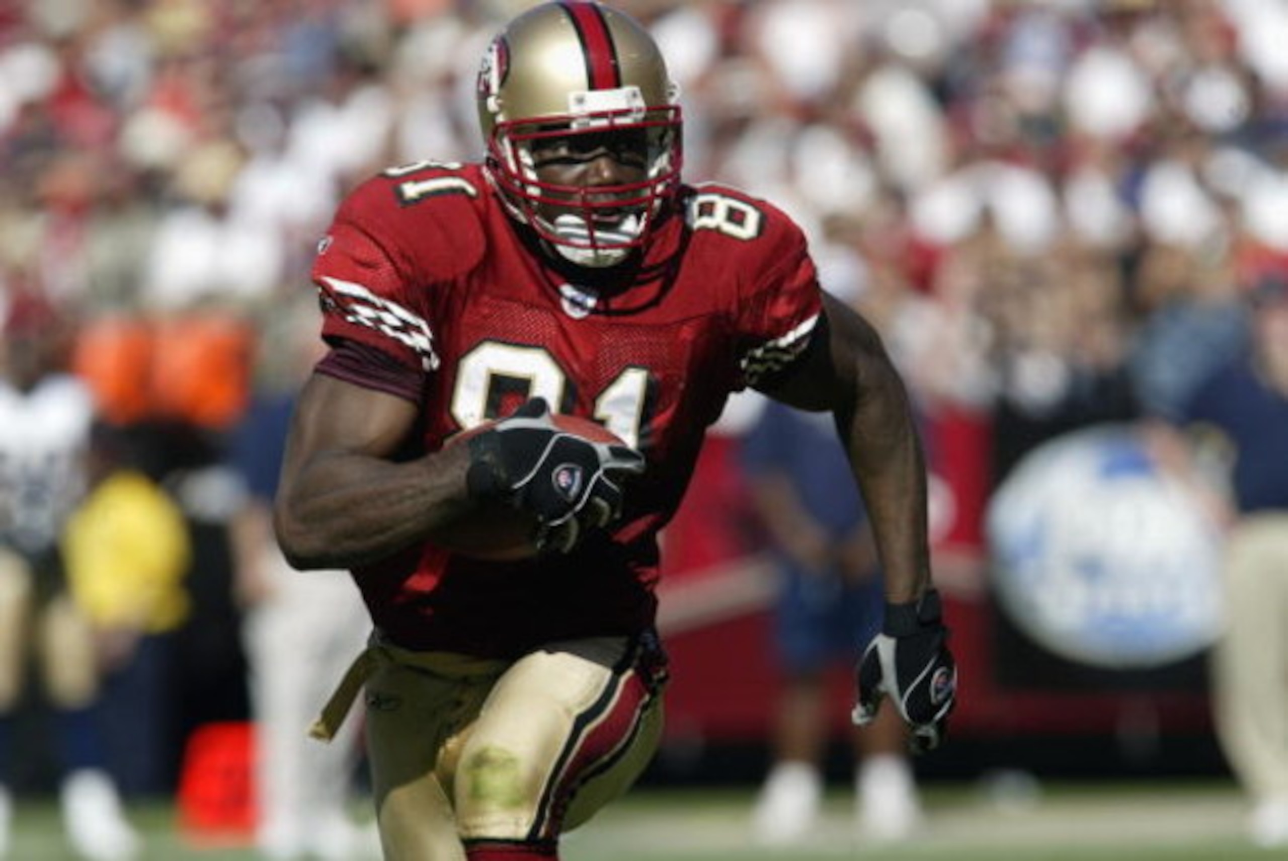 SAN FRANCISCO - OCTOBER 6: Terrell Owens #81 of the San Francisco 49ers carries the ball on an end around versus the St. Louis Rams during their game on October 6, 2002 at 3Com Park in San Francisco, California.  The 49ers won 37-13. (Photo by Stephen Dun