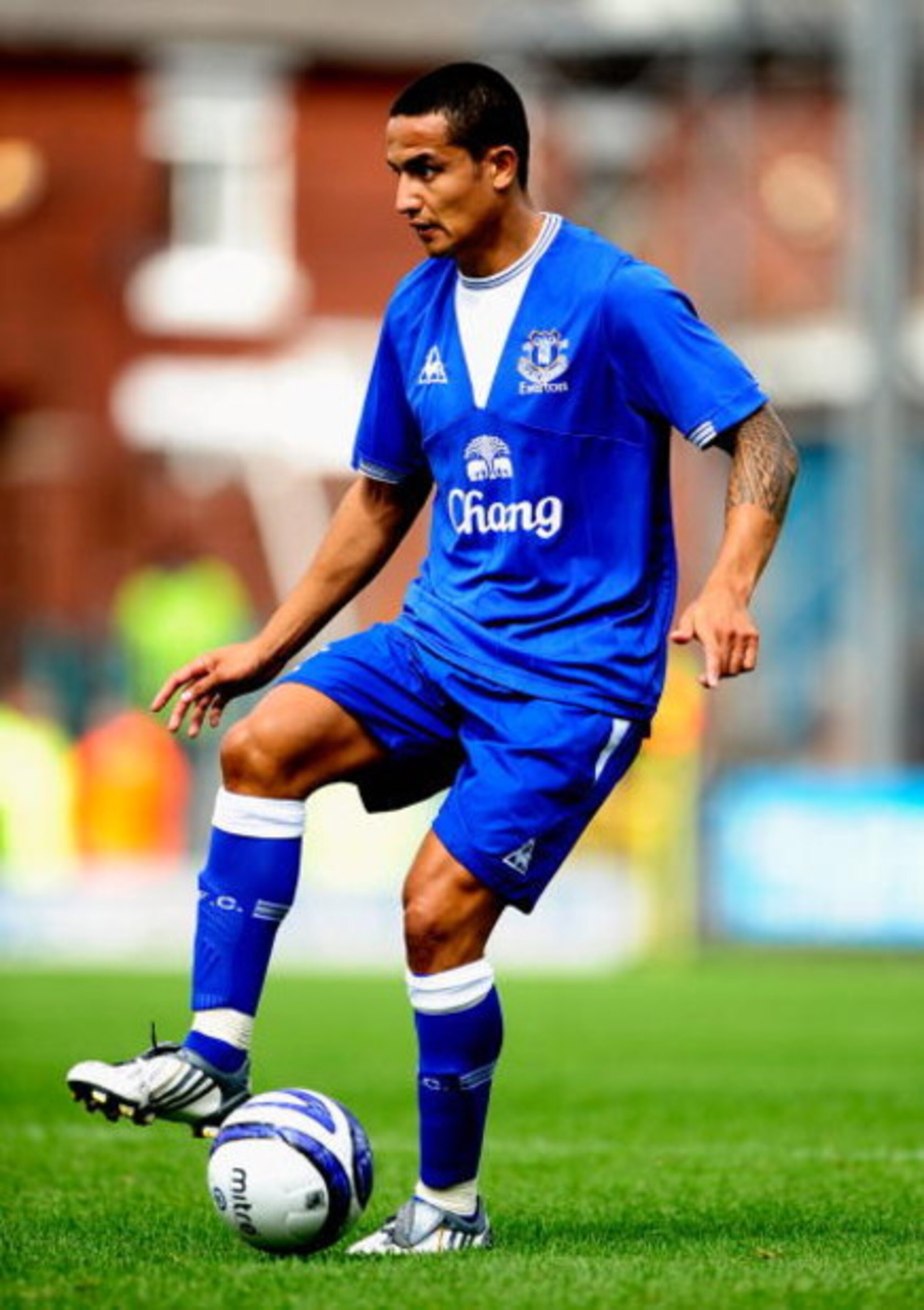 ROCHDALE, ENGLAND - JULY 18:  Tim Cahill of Everton in action during the Pre Season Friendly match between Rochdale and Everton on July 18, 2009 in Rochdale, England.  (Photo by Laurence Griffiths/Getty Images)