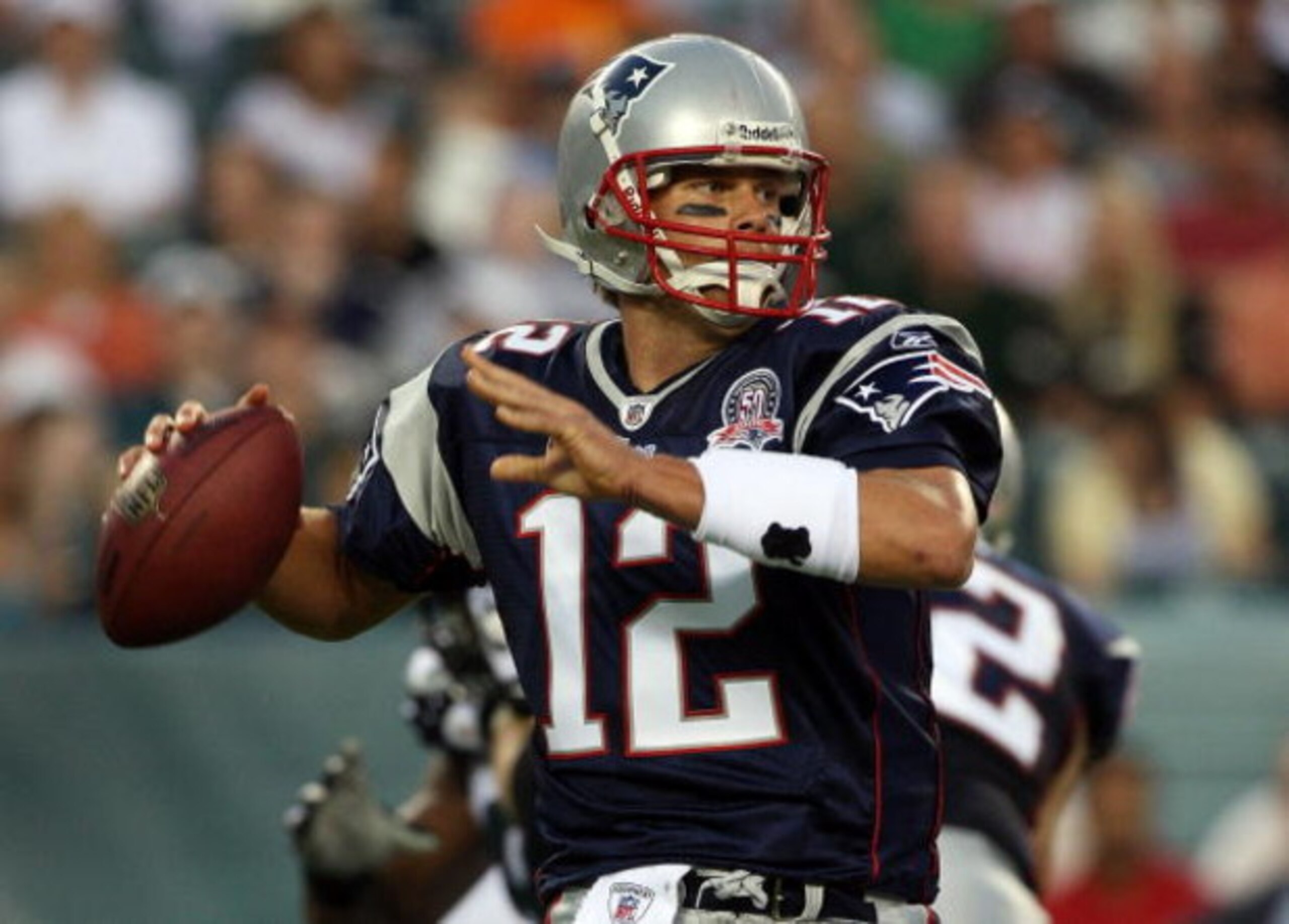 PHILADELPHIA - AUGUST 13:  Tom Brady #12 of the New England Patriots throws a pass against the Philadelphia Eagles on August 13, 2009 at Lincoln Financial Field in Philadelphia, Pennsylvania.  (Photo by Jim McIsaac/Getty Images)
