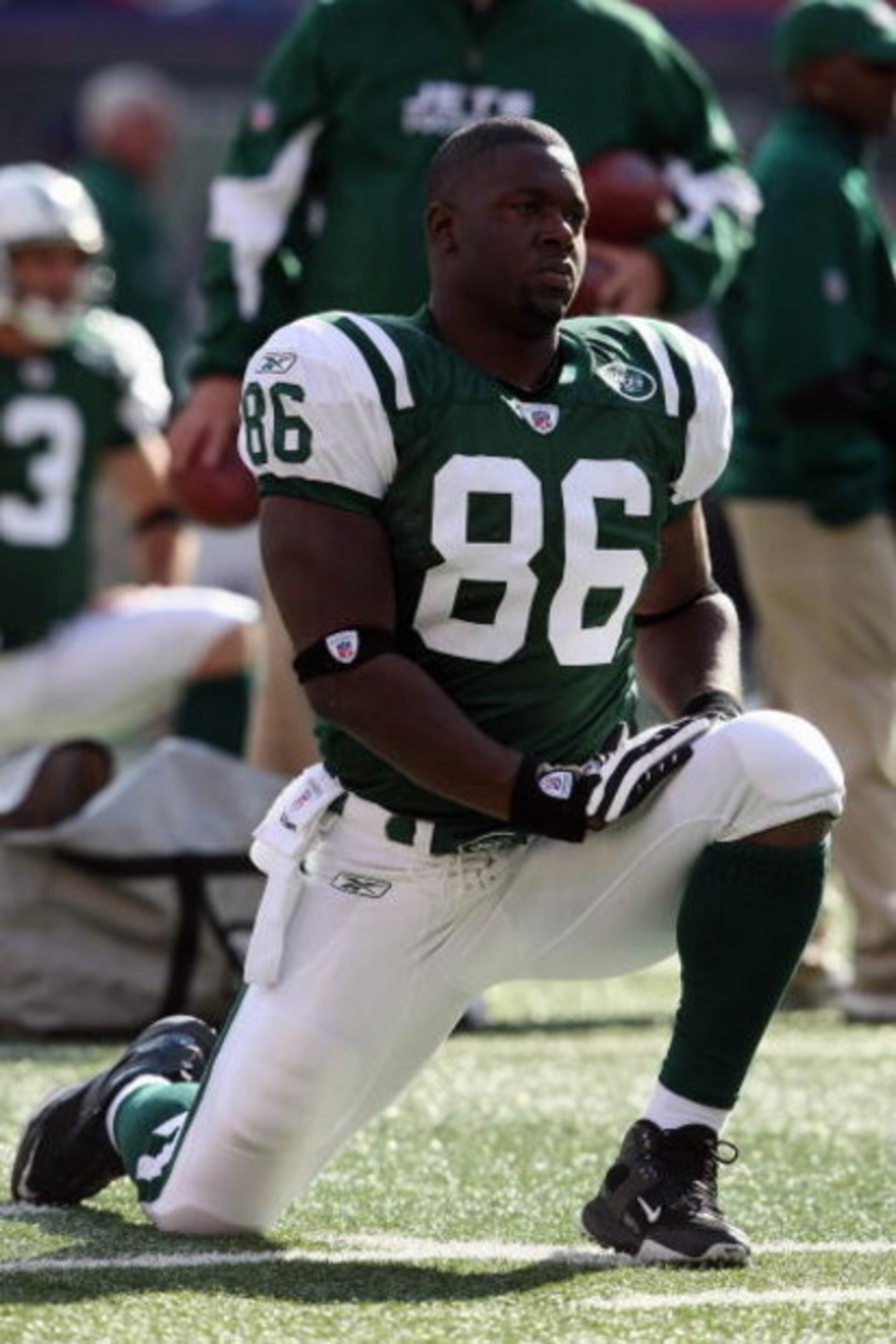 EAST RUTHERFORD, NJ - NOVEMBER 09: Chris Baker #86 of the New York Jets stretches in warmups against the St. Louis Rams at Giants Stadium on November 9, 2008 in East Rutherford, New Jersey. (Photo by Nick Laham/Getty Images) 