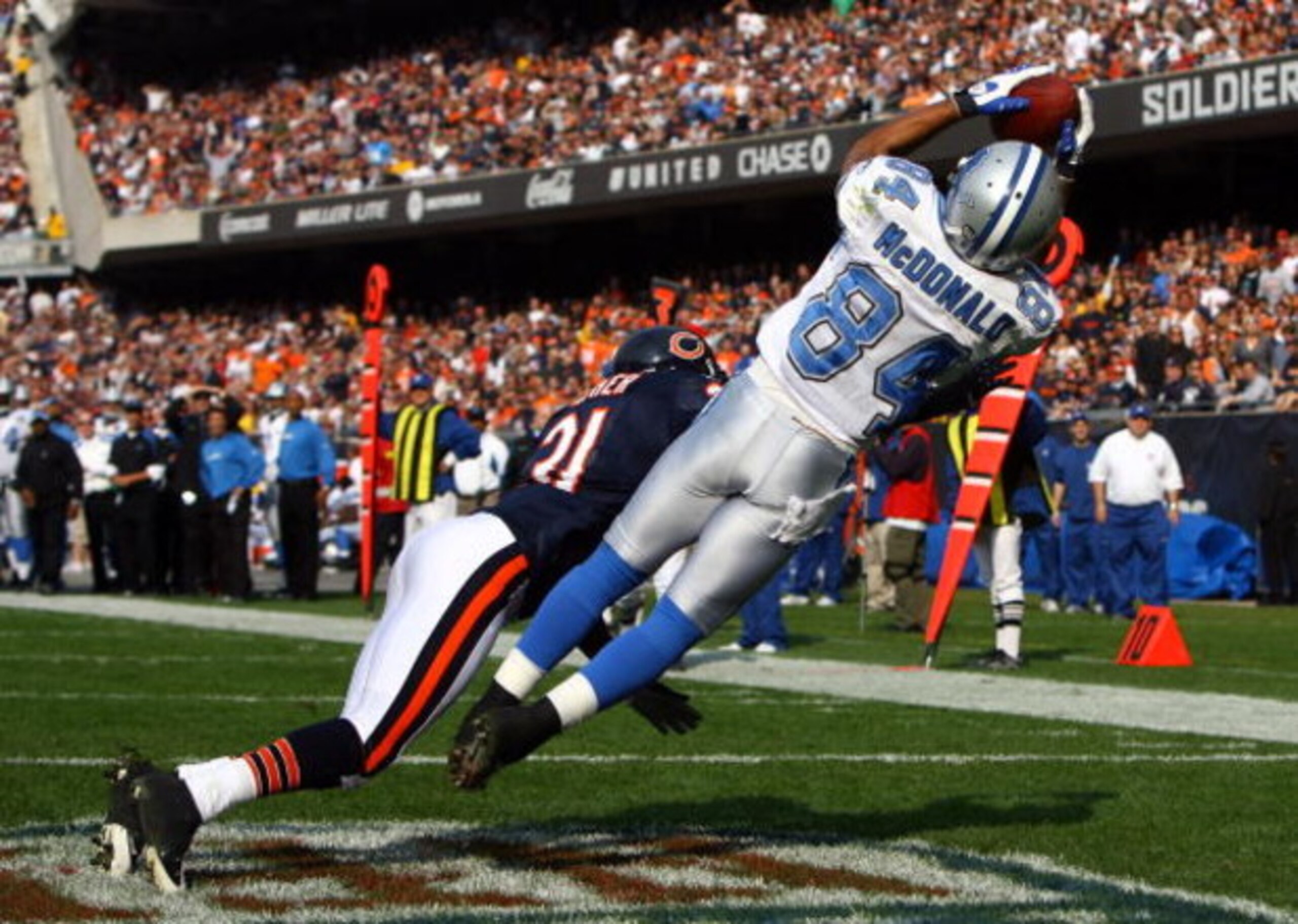 CHICAGO - NOVEMBER 02:  Wide receiver Shaun McDonald #84 of the Detroit Lions catches a touchdown pass in front of Nathan Vasher #31 of the Chicago Bears during the second quarter at Soldier Field on November 2, 2008 in Chicago, Illinois.  (Photo by Jeff 