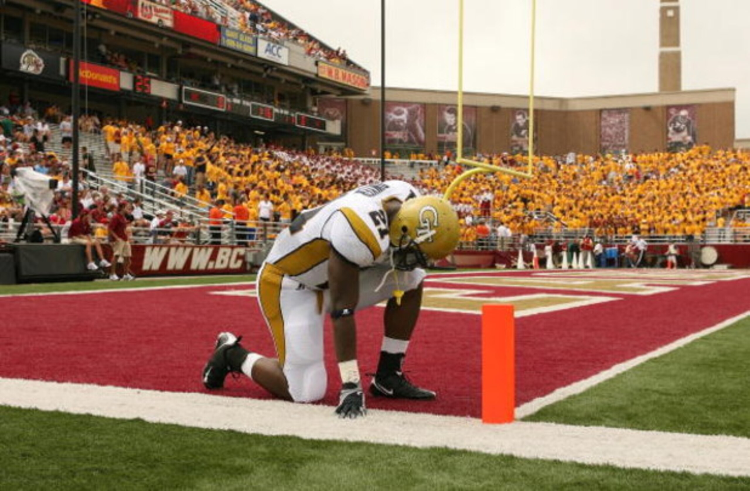 CHESTNUT HILL, MA - SEPTEMBER 6:  Running back Jonathan Dwyer #21 of the Georgia Tech Yellow Jackets kneels in the end zone during their game against the Boston College Eagles on September 6, 2008 at Alumni Stadium in Chestnut Hill, Massachusetts. The Yel