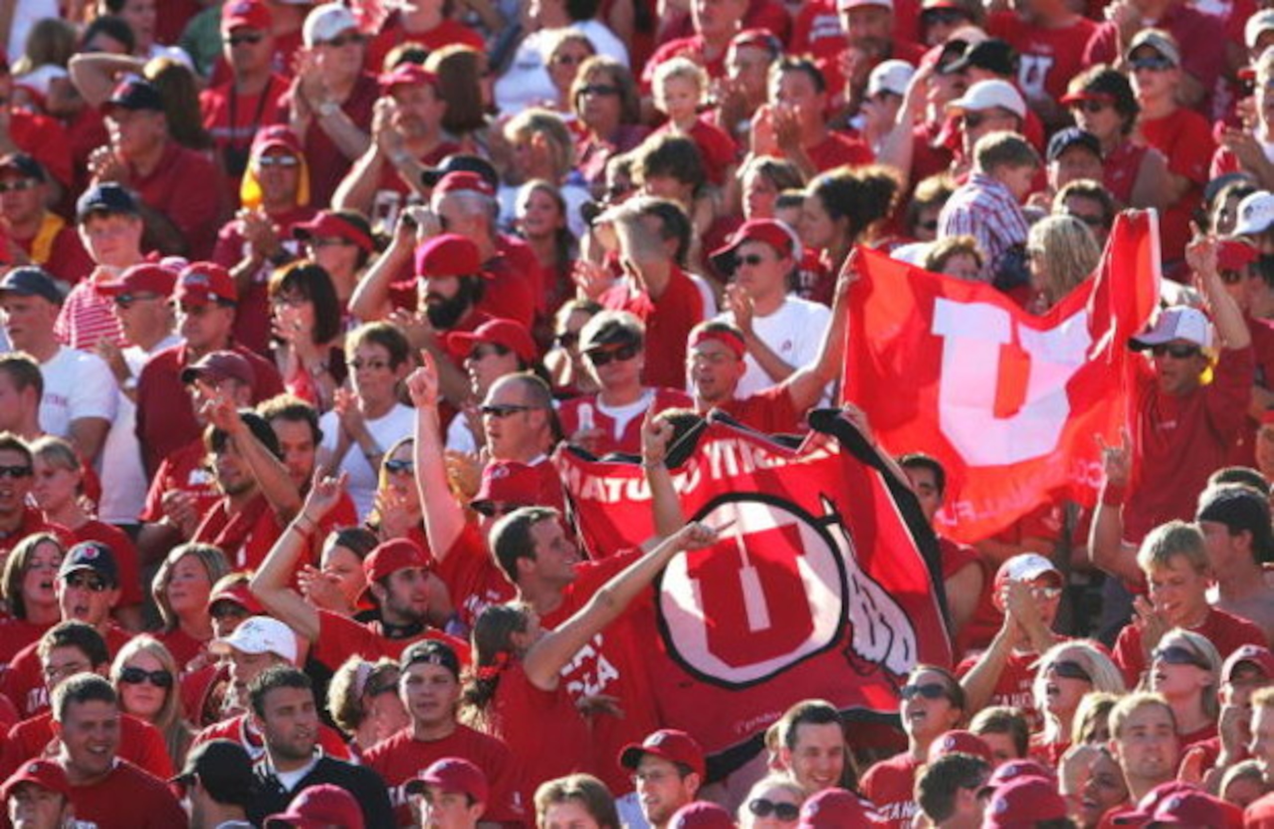 PASADENA, CA - SEPTEMBER 02:  Fans of the Utah Utes cheer during the college football game against the UCLA Bruins held on Septemeber 2, 2006 at the Rose Bowl in Pasadena, California.  (Photo by Jeff Gross/Getty Images)