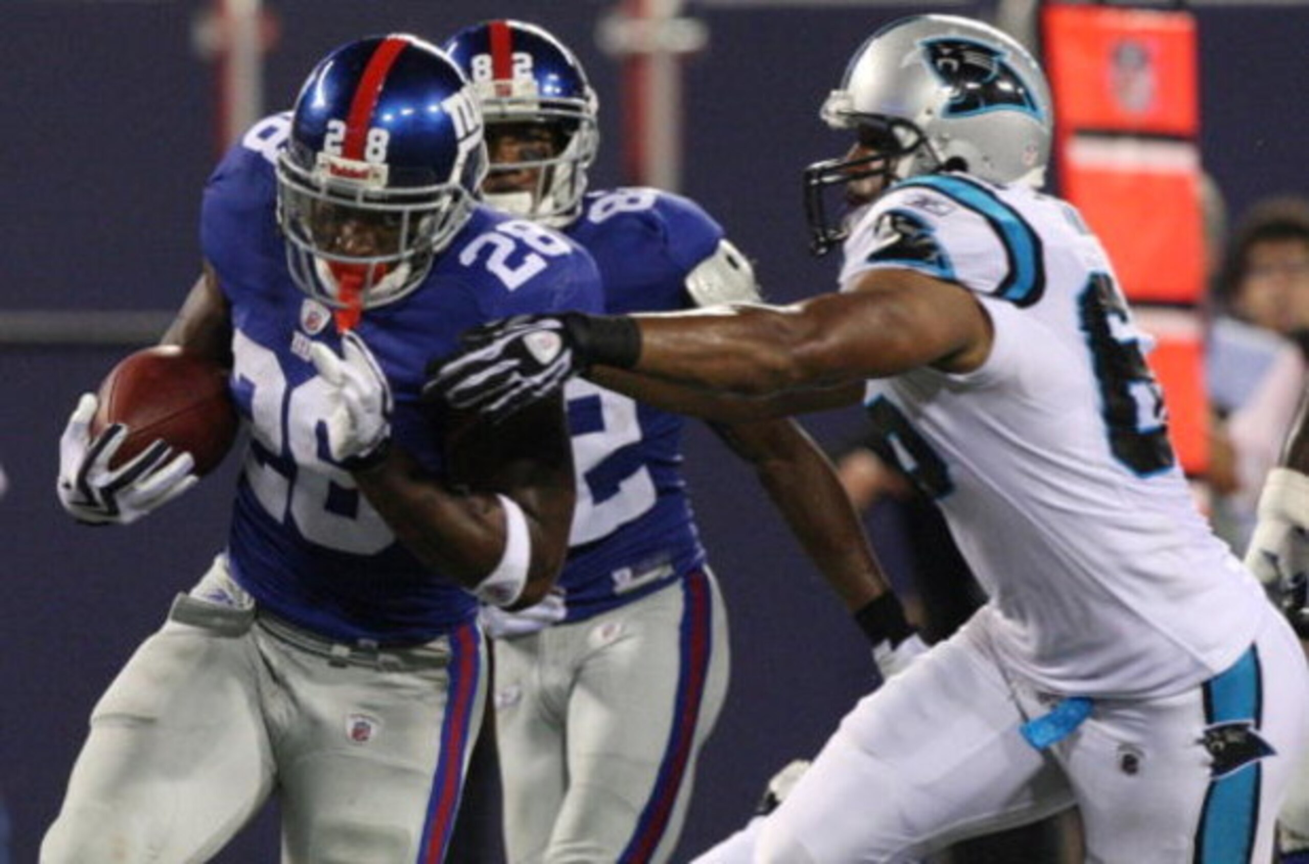 EAST RUTHERFORD, NJ - AUGUST 17:  Danny Ware #28 of the New York Giants runs for a touchdown against the Carolina Panthers during the preseason NFL game at Giants Stadium on August 17, 2009 in East Rutherford, New Jersey. (Photo by Jim McIsaac/Getty Image