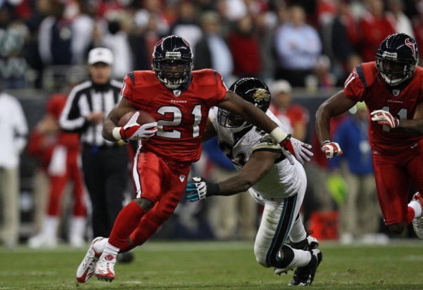 HOUSTON - DECEMBER 01:  Ryan Moats #21 of the Houston Texans during play against the Jacksonville Jaguars at Reliant Stadium on December 1, 2008 in Houston, Texas.  (Photo by Ronald Martinez/Getty Images)