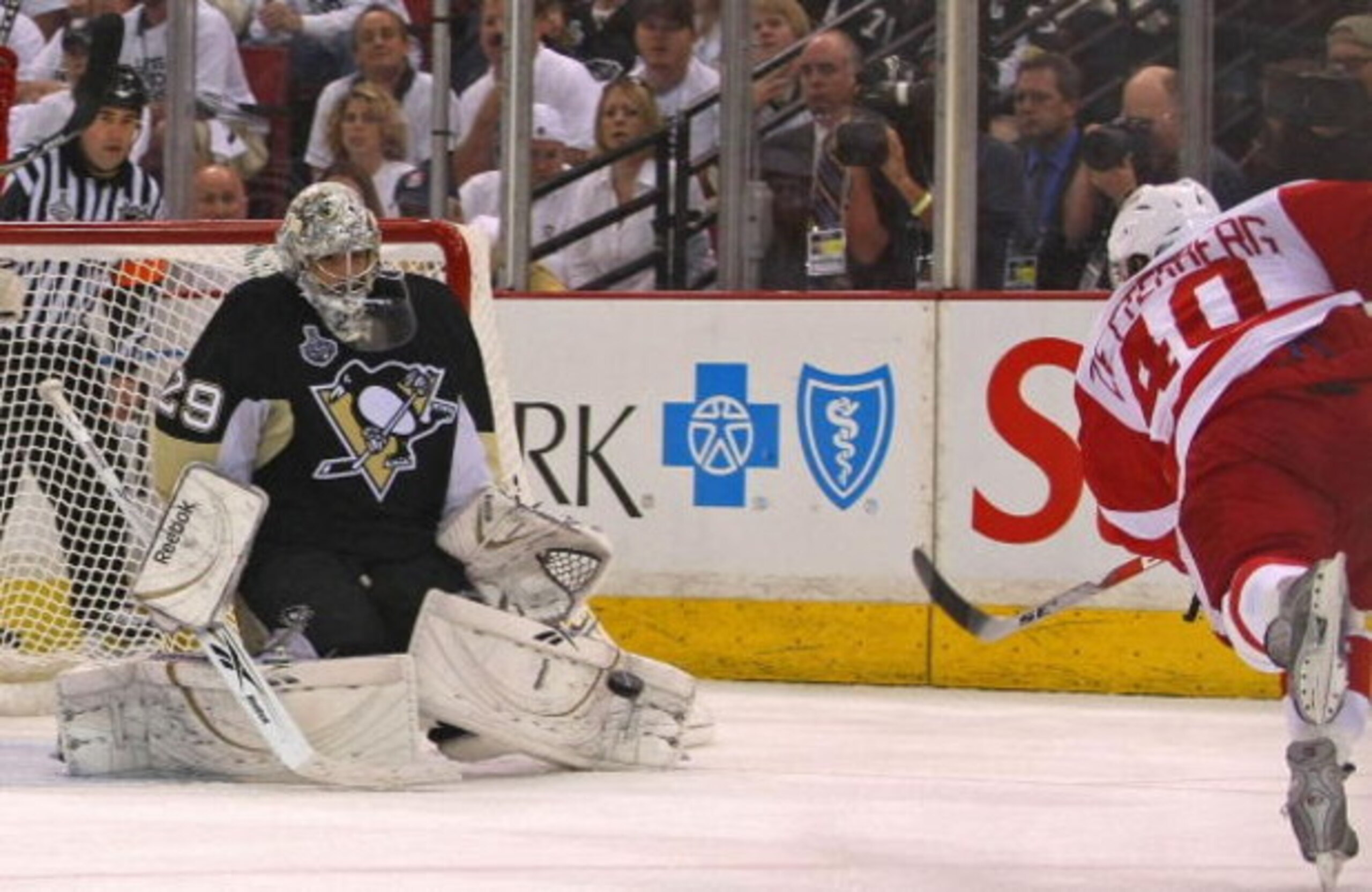 PITTSBURGH - JUNE 09:  Goaltender Marc-Andre Fleury #29 of the Pittsburgh Penguins saves a shot by Henrik Zetterberg #40 of the Detroit Red Wings during Game Six of the NHL Stanley Cup Finals at the Mellon Arena on June 9, 2009 in Pittsburgh, Pennsylvania