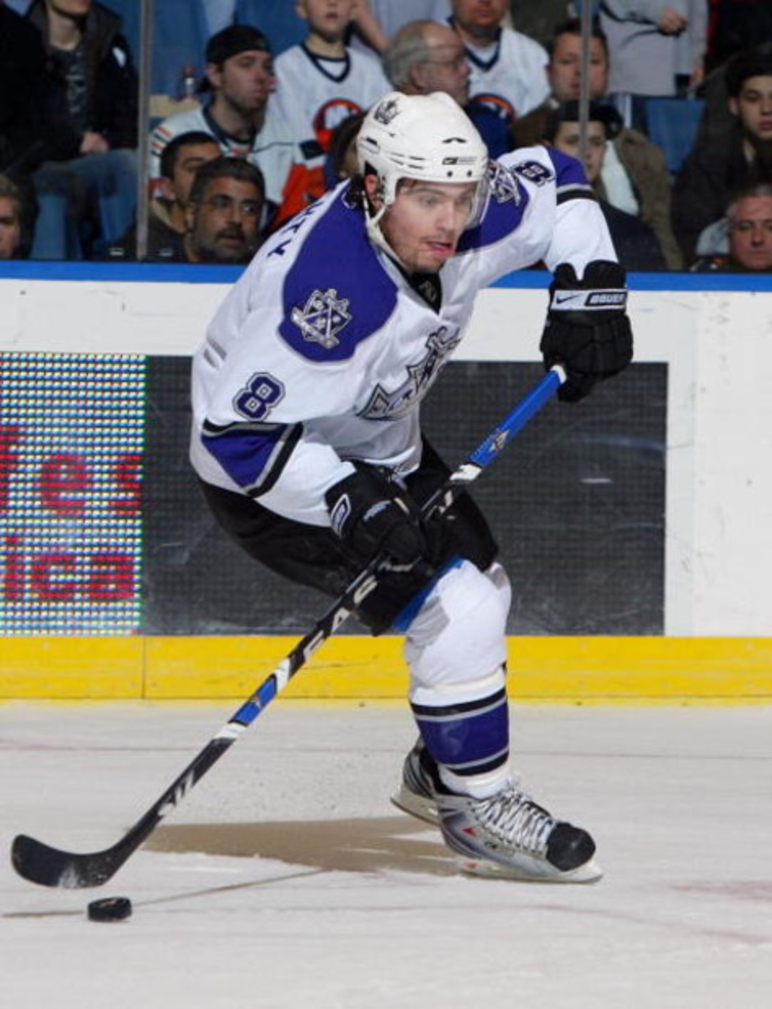 UNIONDALE, NY - FEBRUARY 10:  Drew Doughty #8 of the Los Angeles Kings skates against the New York Islanders on February 10, 2009 at Nassau Coliseum in Uniondale, New York.  (Photo by Jim McIsaac/Getty Images)