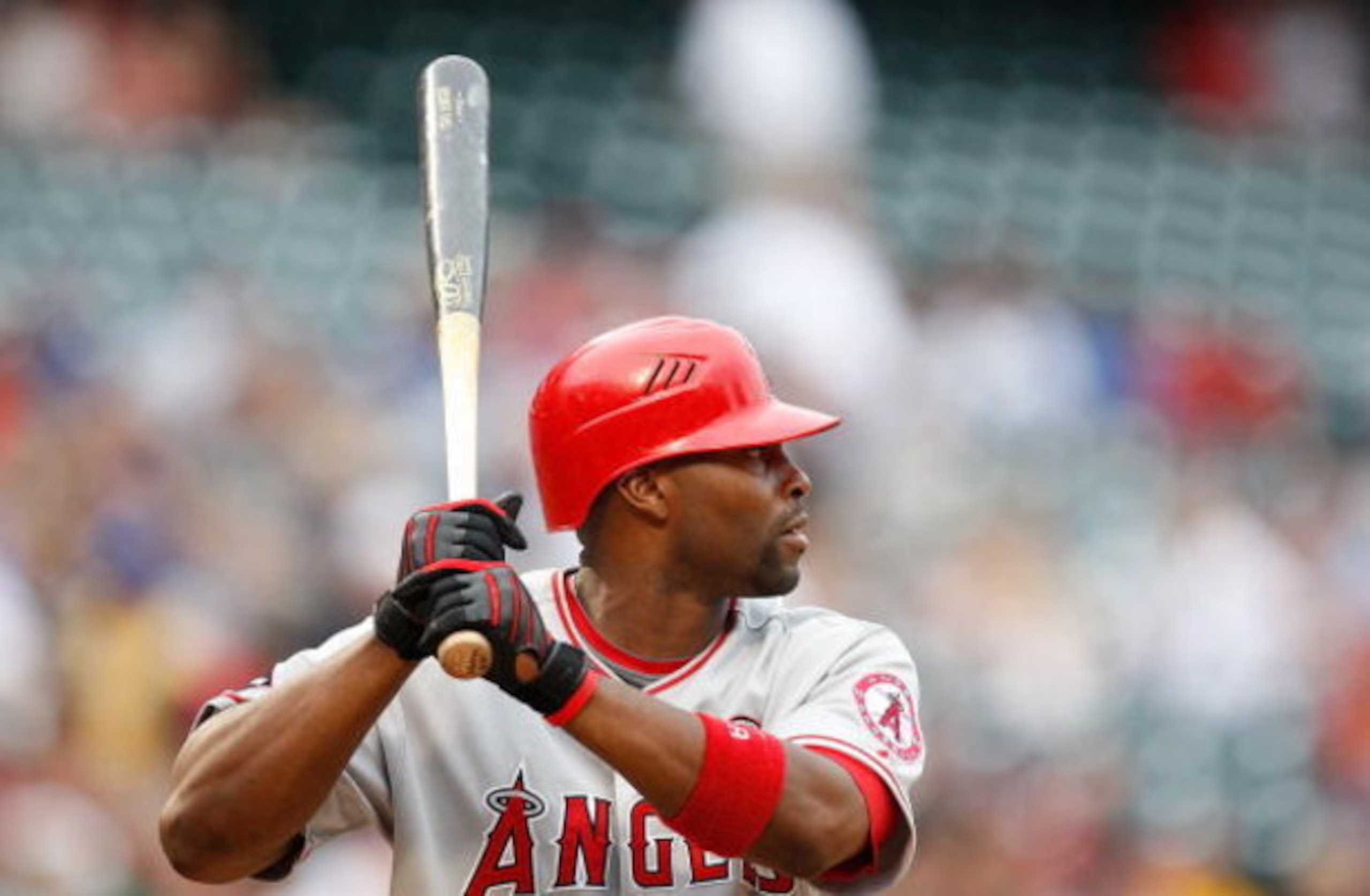 ARLINGTON, TX - JUNE 30: Centerfielder Torii Hunter #48 of the Los Angeles Angels of Anaheim on June 30, 2009 at Rangers Ballpark in Arlington, Texas. (Photo by Ronald Martinez/Getty Images) ARLINGTON, TX - JUNE 30: Centerfielder Torii Hunter #48 of the Los Angeles Angels of Anaheim on June 30, 2009 at Rangers Ballpark in Arlington, Texas. (Photo by Ronald Martinez/Getty Images)