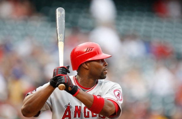 ARLINGTON, TX - JUNE 30:  Centerfielder Torii Hunter #48 of the Los Angeles Angels of Anaheim on June 30, 2009 at Rangers Ballpark in Arlington, Texas.  (Photo by Ronald Martinez/Getty Images)