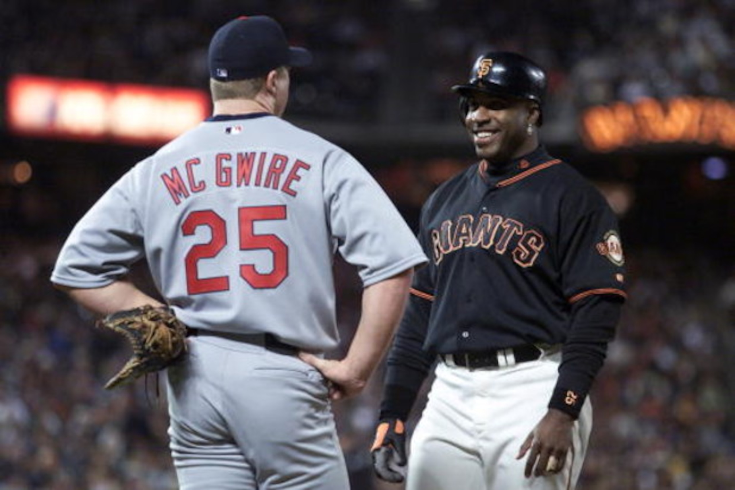 29 Jun 2001: Barry Bonds of the San Francisco Giants talks with Mark McGwire of the St. Louis Cardinals at Pac Bell Park in San Francisco, California. <DIGITAL IMAGE> Mandatory Credit: Jed Jacobsohn/ALLSPORT 29 Jun 2001: Barry Bonds of the San Francisco Giants talks with Mark McGwire of the St. Louis Cardinals at Pac Bell Park in San Francisco, California. <DIGITAL IMAGE> Mandatory Credit: Jed Jacobsohn/ALLSPORT