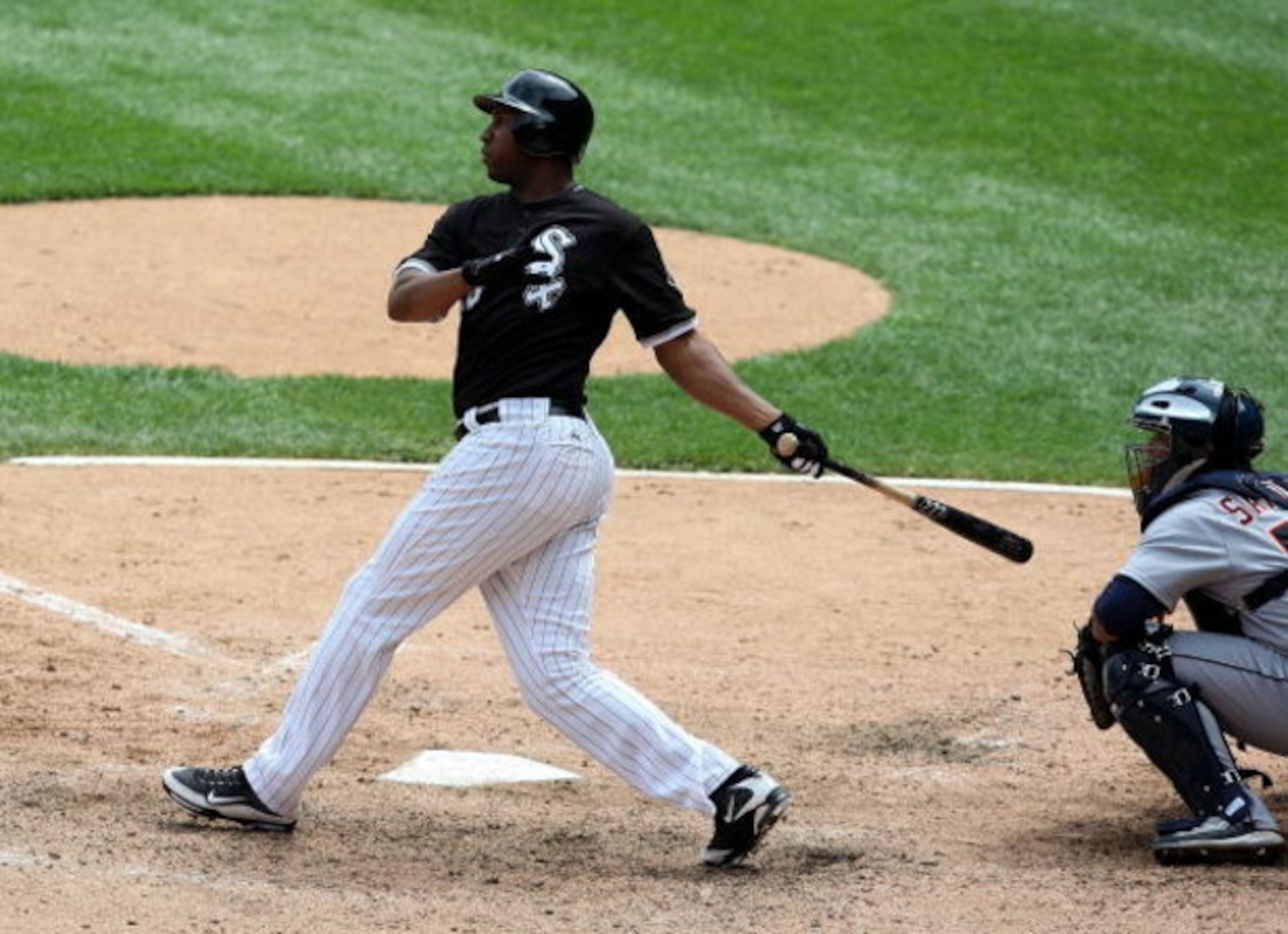 CHICAGO - JUNE 8: Jermaine Dye #23 of the Chicago White Sox hits a two-run home run in the fifth inning against the Detroit Tigers at U.S. Cellular Field June 8, 2009 in Chicago, Illinois. (Photo by Jonathan Daniel/Getty Images)