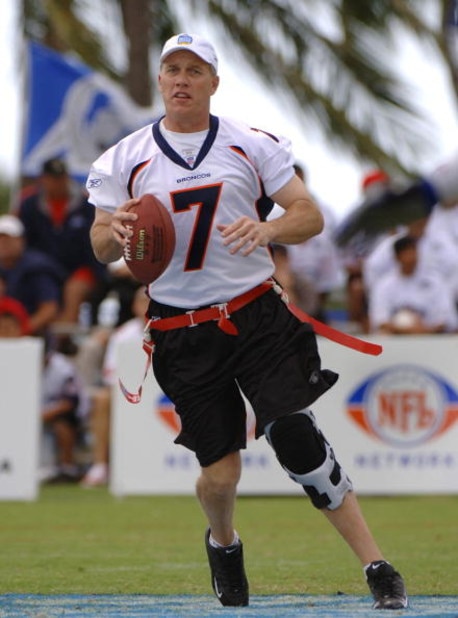 John Elway sets to  pass during an alumni air it out flag football game February 10 before  the 2006 Pro Bowl in Honolulu.  (Photo by Al Messerschmidt/Getty Images)