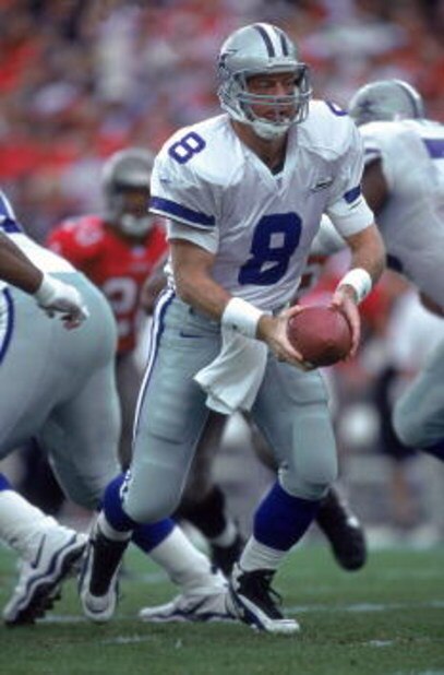 3 Dec 2000:  Troy Aikman #8 of the Dallas Cowboys moves with the ball during the game against the Tampa Bay Buccaneers at the Raymond James Stadium in Tampa, Florida. The Buccaneers defeated the Cowboys 27-7.Mandatory Credit: Andy Lyons  /Allsport