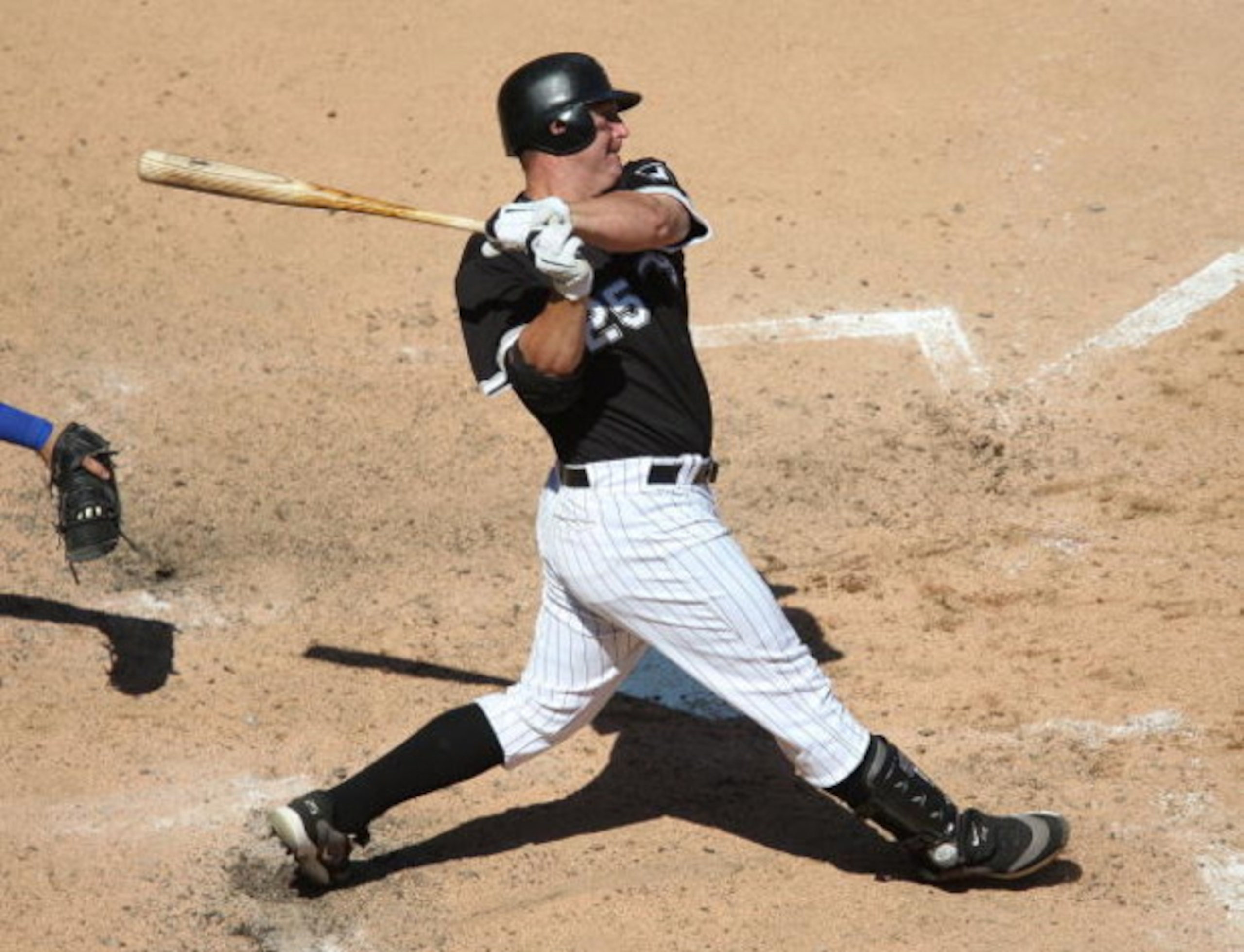 CHICAGO - JUNE 28: Jim Thome #25 of the Chicago White Sox takes a swing against the Chicago Cubs on June 28, 2009 at U.S. Cellular Field in Chicago, Illinois. The White Sox defeated the Cubs 6-0. (Photo by Jonathan Daniel/Getty Images)
