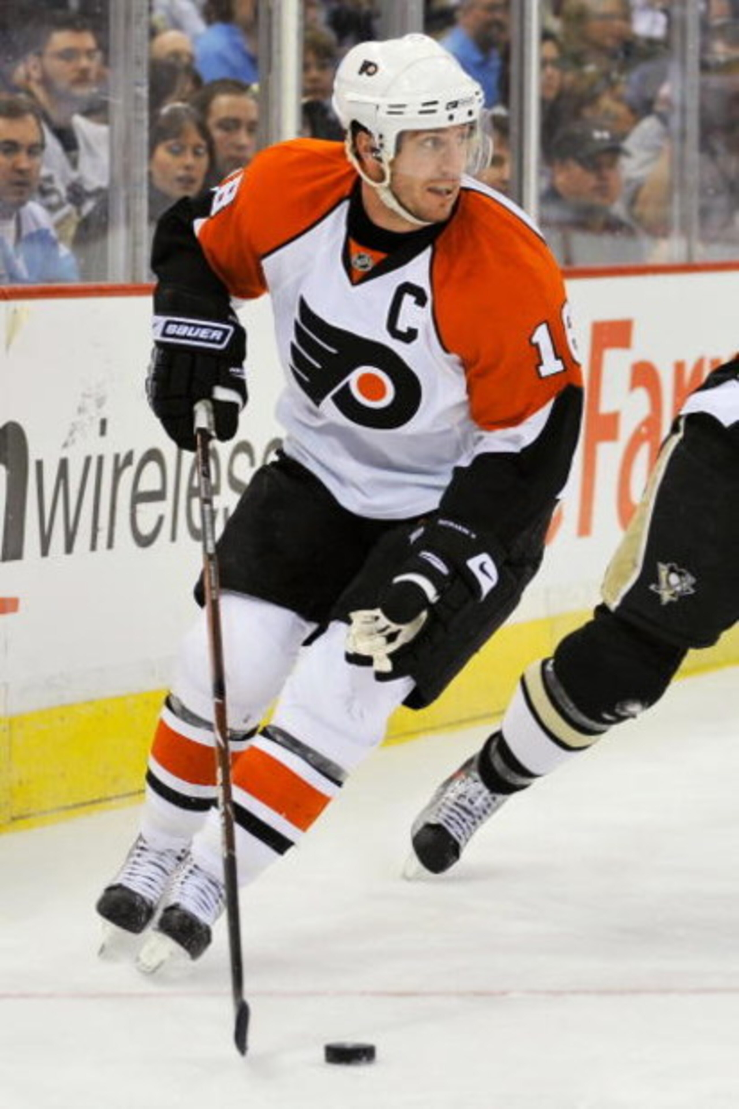 PITTSBURGH - APRIL 17:  Forward Mike Richards #18 of the Philadelphia Flyers skates with the puck against the Pittsburgh Penguins during Game Two of the Eastern Conference Quarterfinals of the 2009 Stanley Cup Playoffs on April 17, 2009 at Mellon Arena in