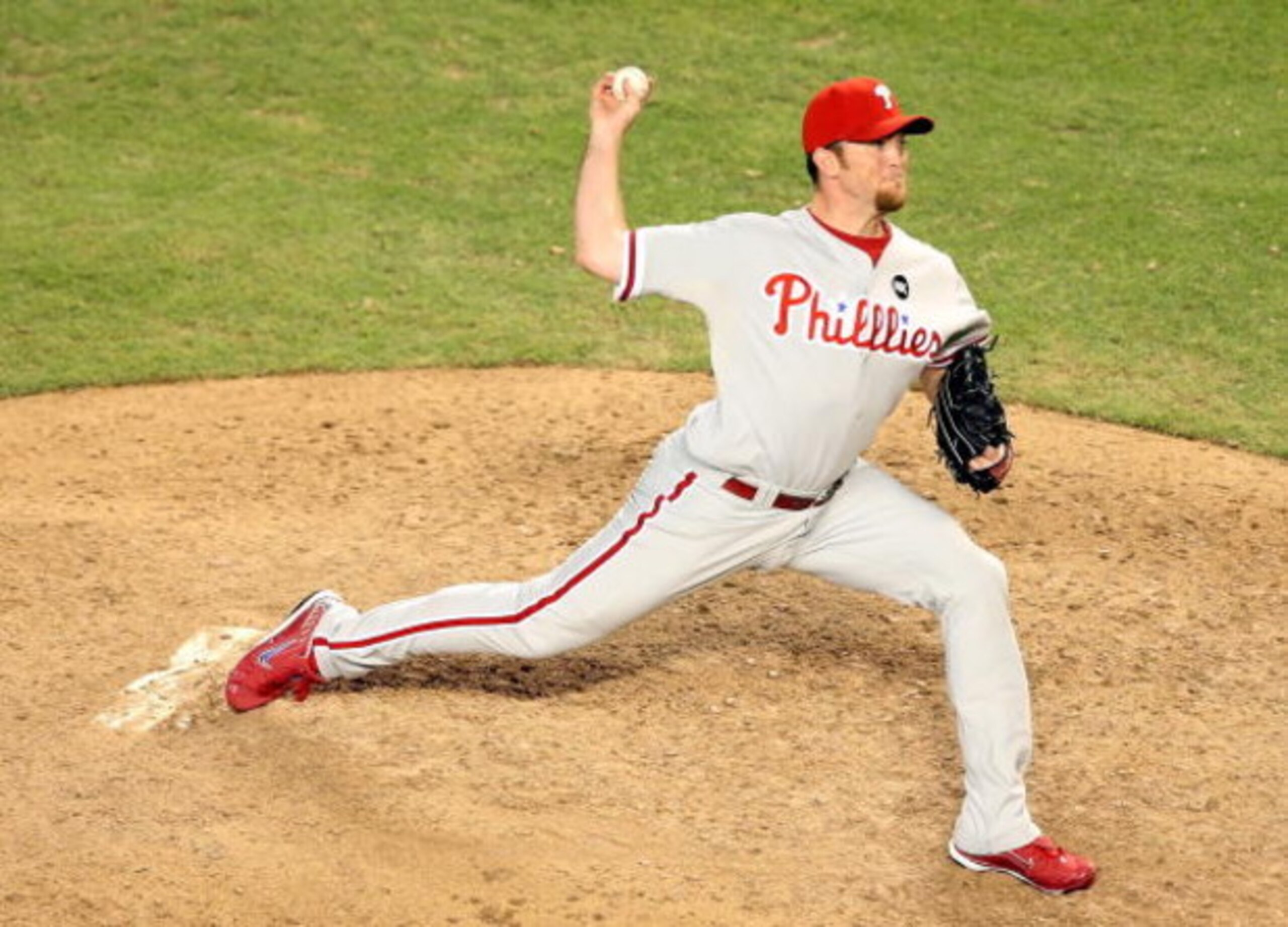 PHOENIX - JULY 28:  Relief pitcher Brad Lidge #54 of the Philadelphia Phillies pitches against the Arizona Diamondbacks during the major league baseball game at Chase Field on July 28, 2009 in Phoenix, Arizona.  The Phillies defeated the Diamondbacks 4-3.