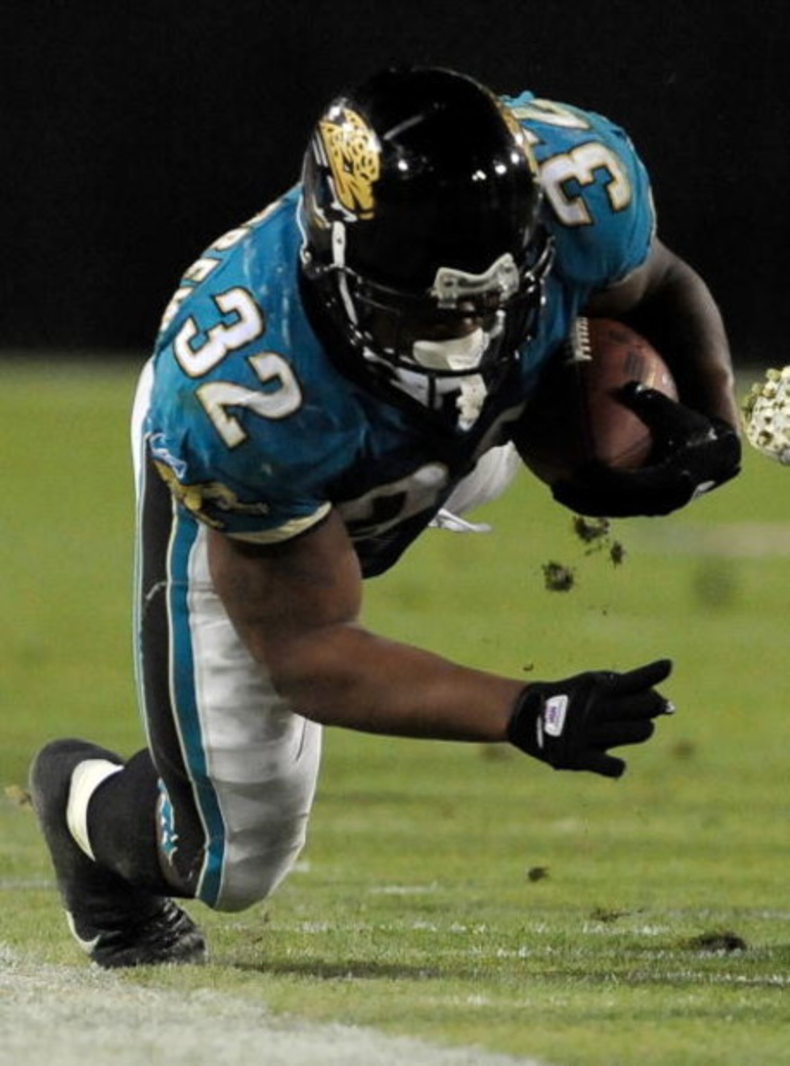 JACKSONVILLE, FL - DECEMBER 18:  Maurice Jones-Drew #32 of the Jacksonville Jaguars dives for yardage during the game against the Indianapolis Colts at Jacksonville Municipal Stadium on December 18, 2008 in Jacksonville, Florida.  (Photo by Sam Greenwood/