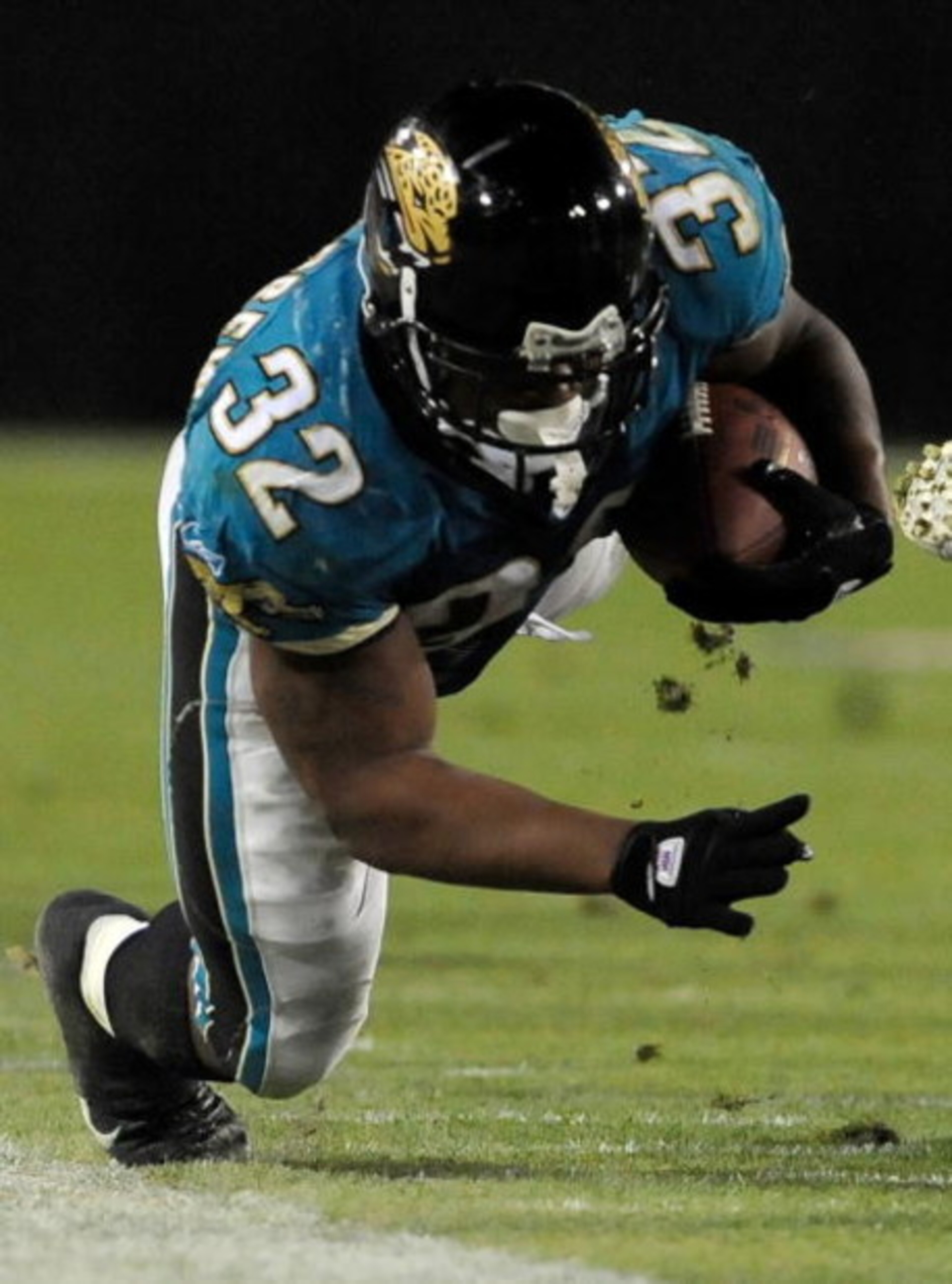 JACKSONVILLE, FL - DECEMBER 18: Maurice Jones-Drew #32 of the Jacksonville Jaguars dives for yardage during the game against the Indianapolis Colts at Jacksonville Municipal Stadium on December 18, 2008 in Jacksonville, Florida. (Photo by Sam Greenwood/ JACKSONVILLE, FL - DECEMBER 18: Maurice Jones-Drew #32 of the Jacksonville Jaguars dives for yardage during the game against the Indianapolis Colts at Jacksonville Municipal Stadium on December 18, 2008 in Jacksonville, Florida. (Photo by Sam Greenwood/