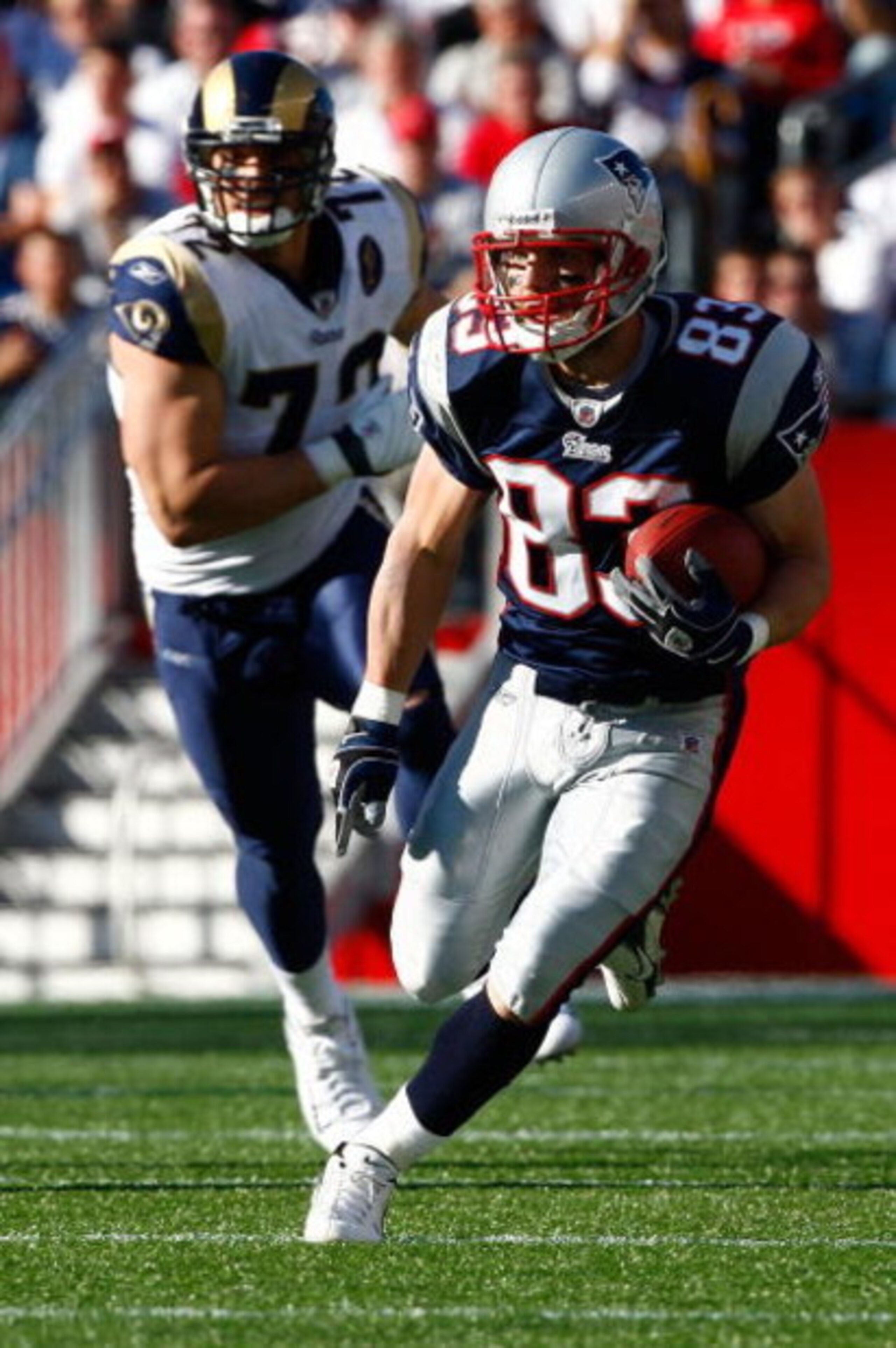 FOXBORO, MA - OCTOBER 26: Wes Welker #83 of the New England Patriots runs the ball during the game with the St. Louis Rams at Gillette Stadium on October 26, 2008 in Foxboro, Massachusetts. (Photo by Jim Rogash/Getty Images)