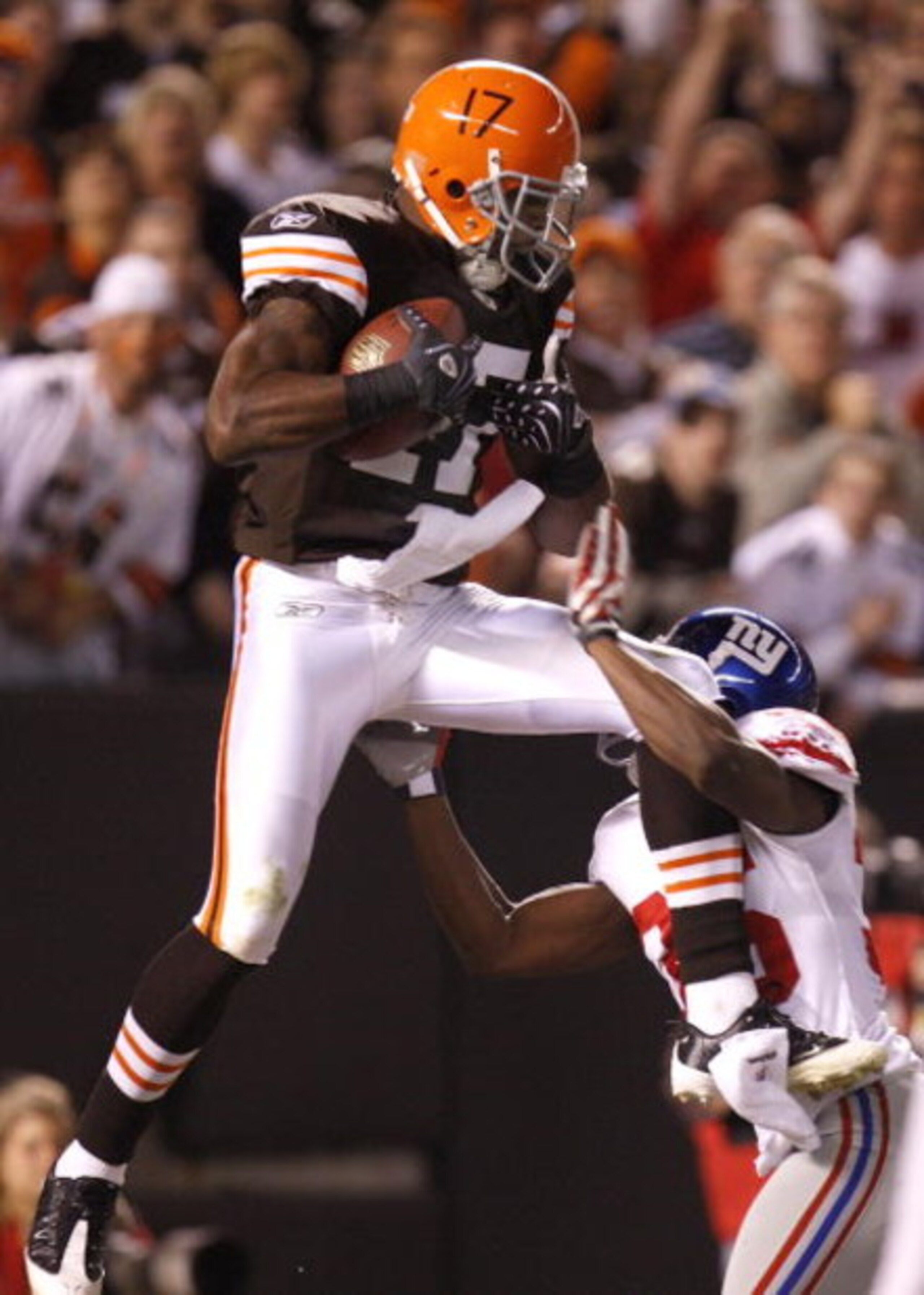 CLEVELAND - OCTOBER 13:  Braylon Edwards #17 of the Cleveland Browns catches a fourth quarter two-point conversion against  Kevin Dockery #35 of the New York Giants on October 13, 2008 at Cleveland Browns Stadium in Cleveland, Ohio. Cleveland won the game