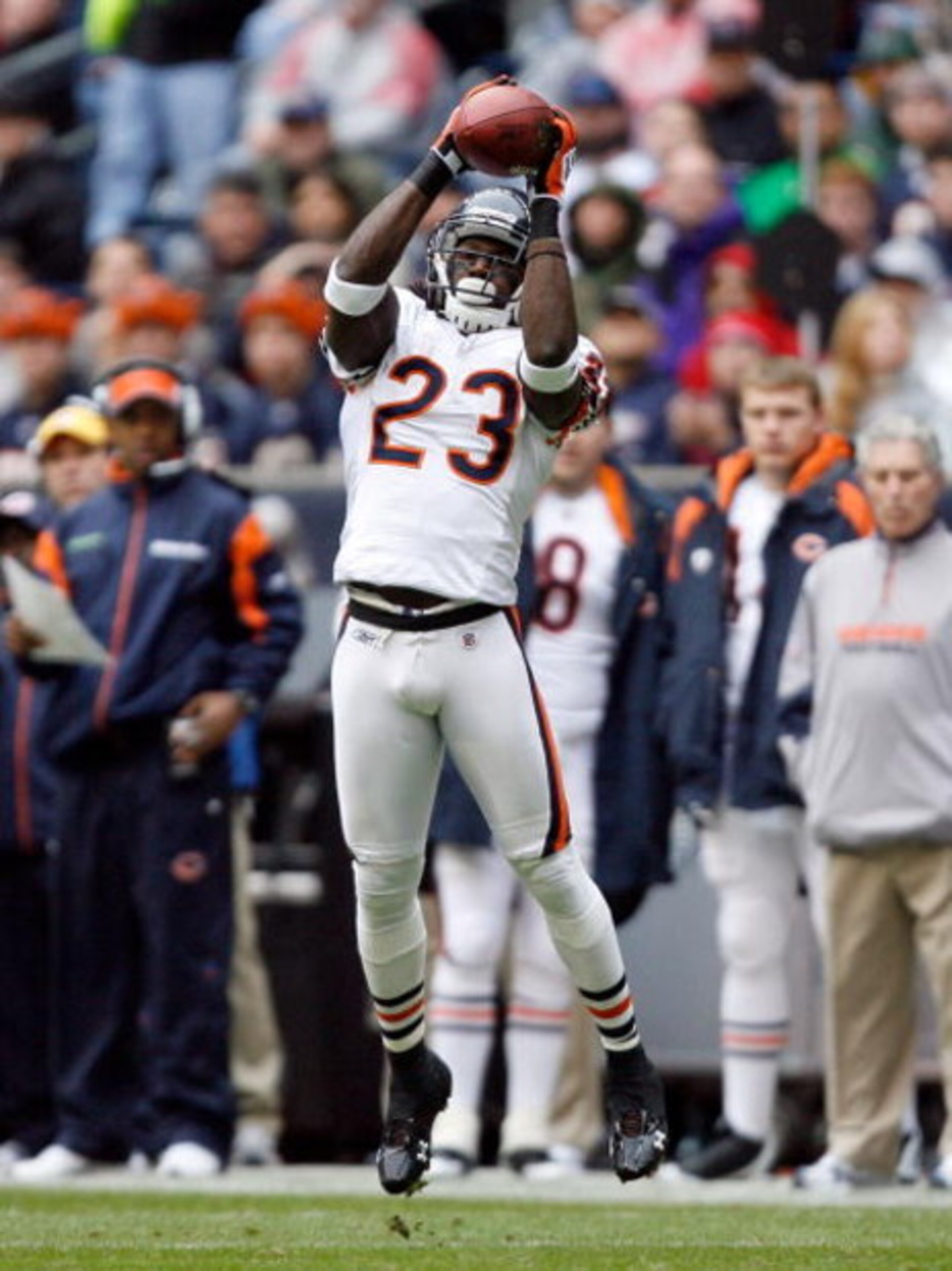 HOUSTON - DECEMBER 28:  Devin Hester #23 of the Chicago Bears makes a catch against the Houston Texans during the first half at the Reliant Stadium on December 28, 2008 in Houston, Texas.  The Texans won 31-24.  (Photo by Harry How/Getty Images)