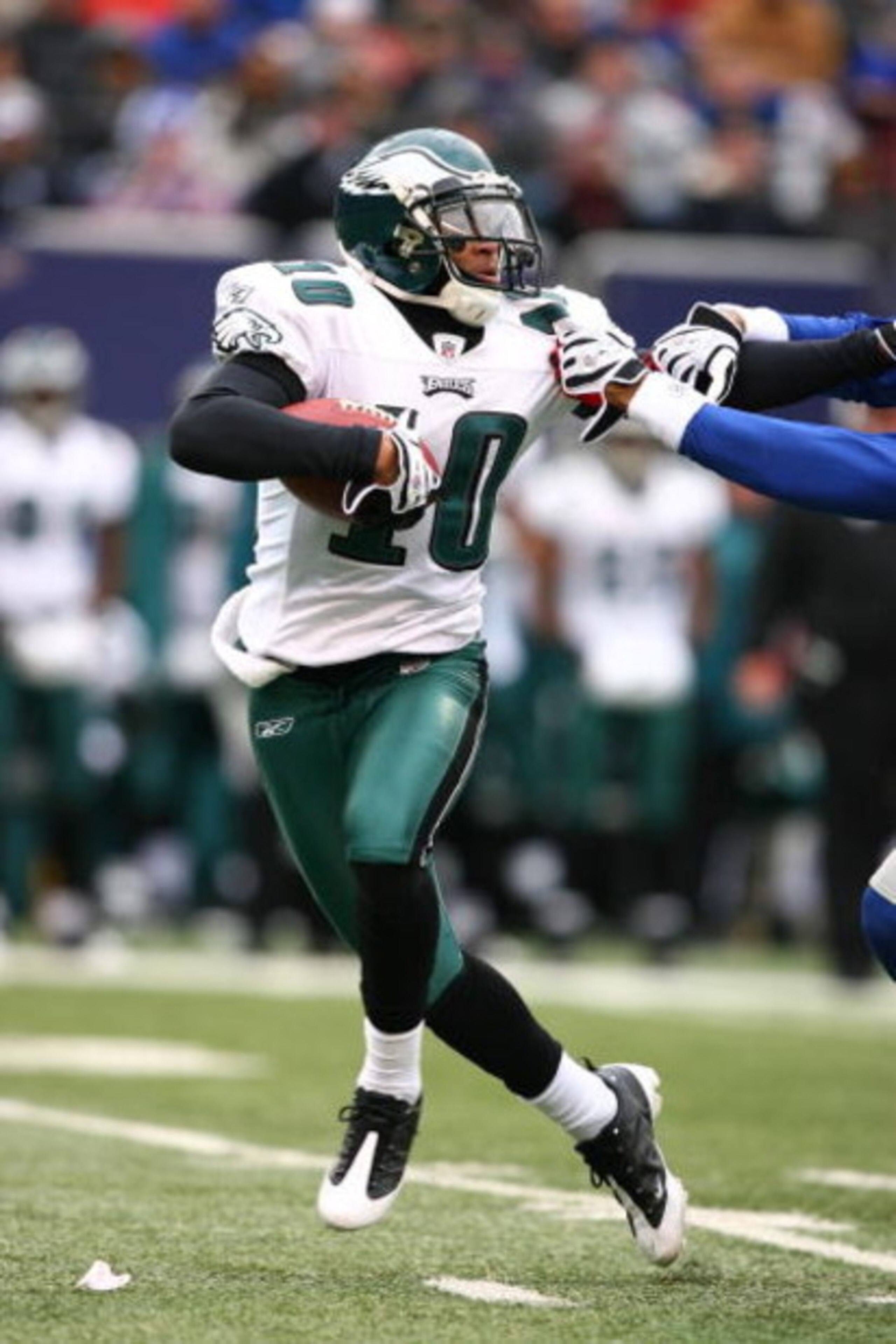 EAST RUTHERFORD, NJ - DECEMBER 07:  DeSean Jackson #10 of the Philadelphia Eagles runs the ball against The New york Giants during their game on December 7, 2008 at Giants Stadium in East Rutherford, New Jersey.  (Photo by Al Bello/Getty Images)