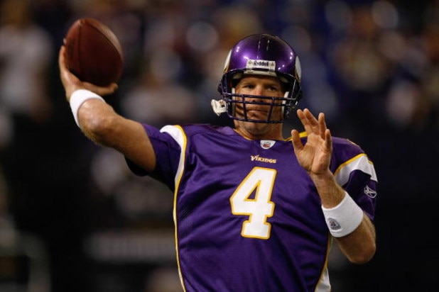 MINNEAPOLIS, MN - AUGUST 21: Quarterback Brett Favre #4 of the Minnesota Vikings passes the football against the Kansas City Chiefs at Hubert H. Humphrey Metrodome on August 21, 2009 in Minneapolis, Minnesota. (Photo by Scott Boehm/Getty Images)