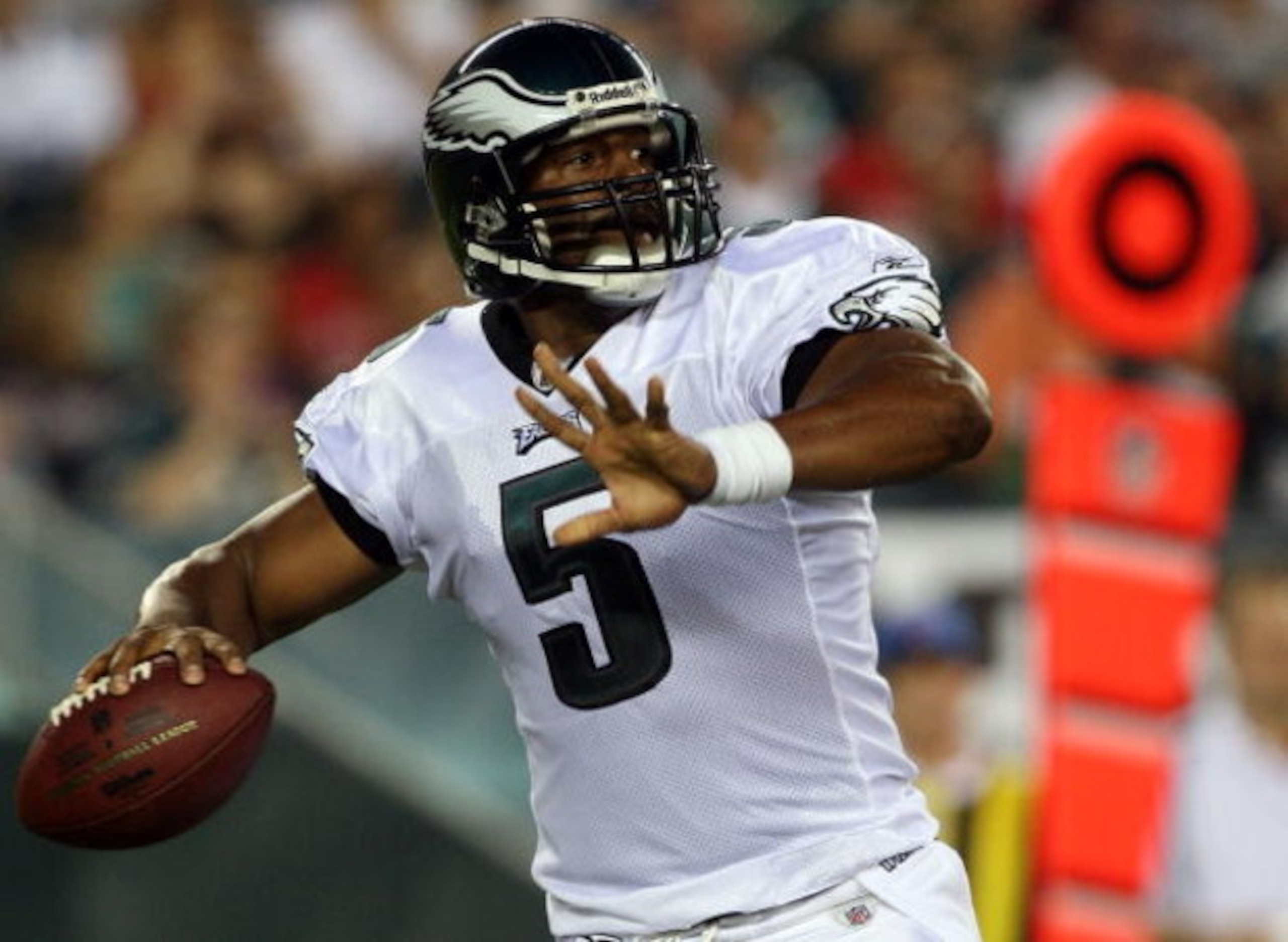 PHILADELPHIA - AUGUST 13:  Donovan McNabb #5 of the Philadelphia Eagles throws a pass against the New England Patriots on August 13, 2009 at Lincoln Financial Field in Philadelphia, Pennsylvania.  (Photo by Jim McIsaac/Getty Images)
